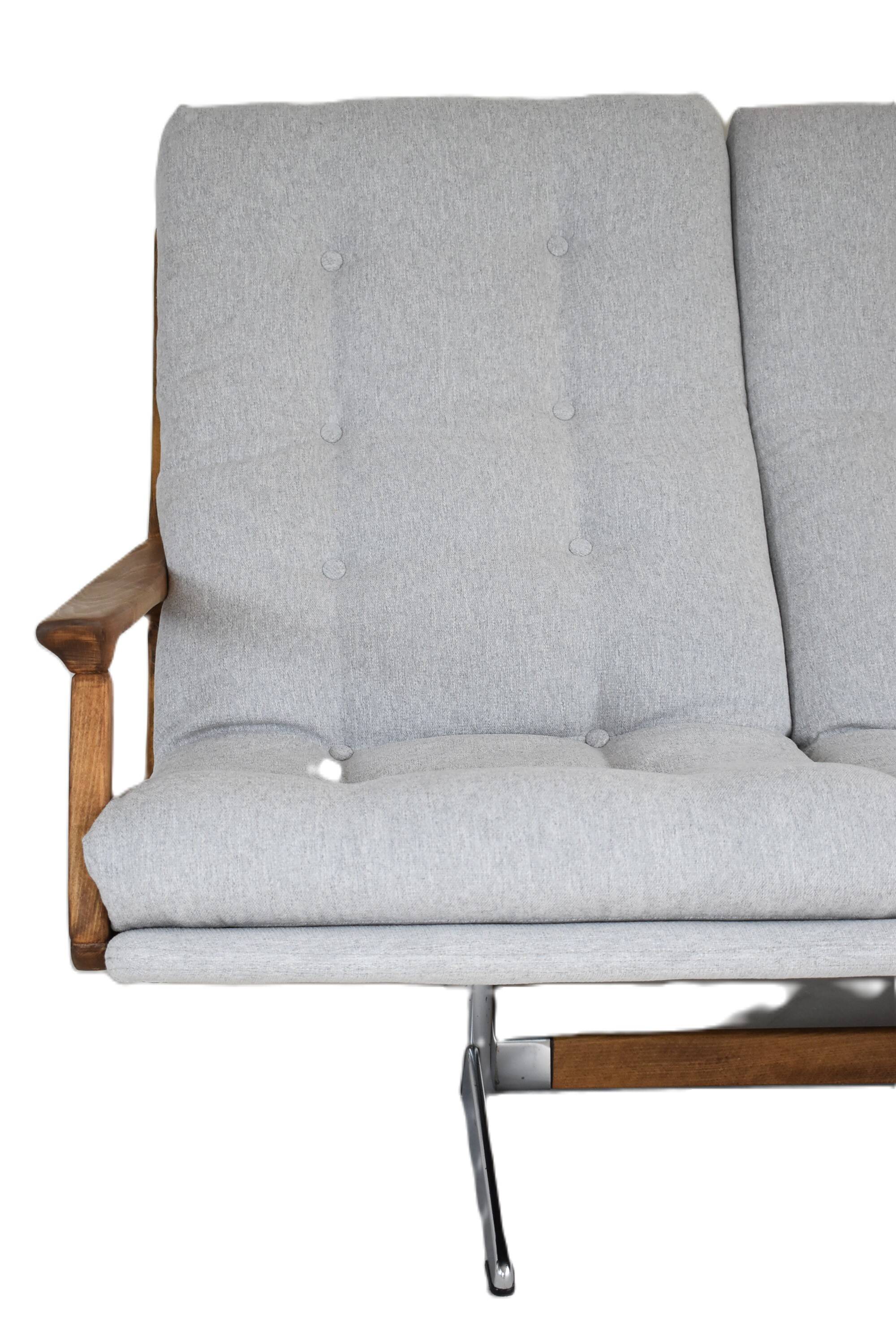 Canapé scandinave vintage extrêmement confortable en tissu gris clair années 1960, unique