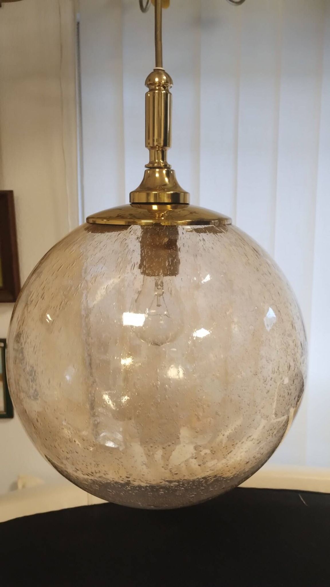 Supension sphere en verre fumé