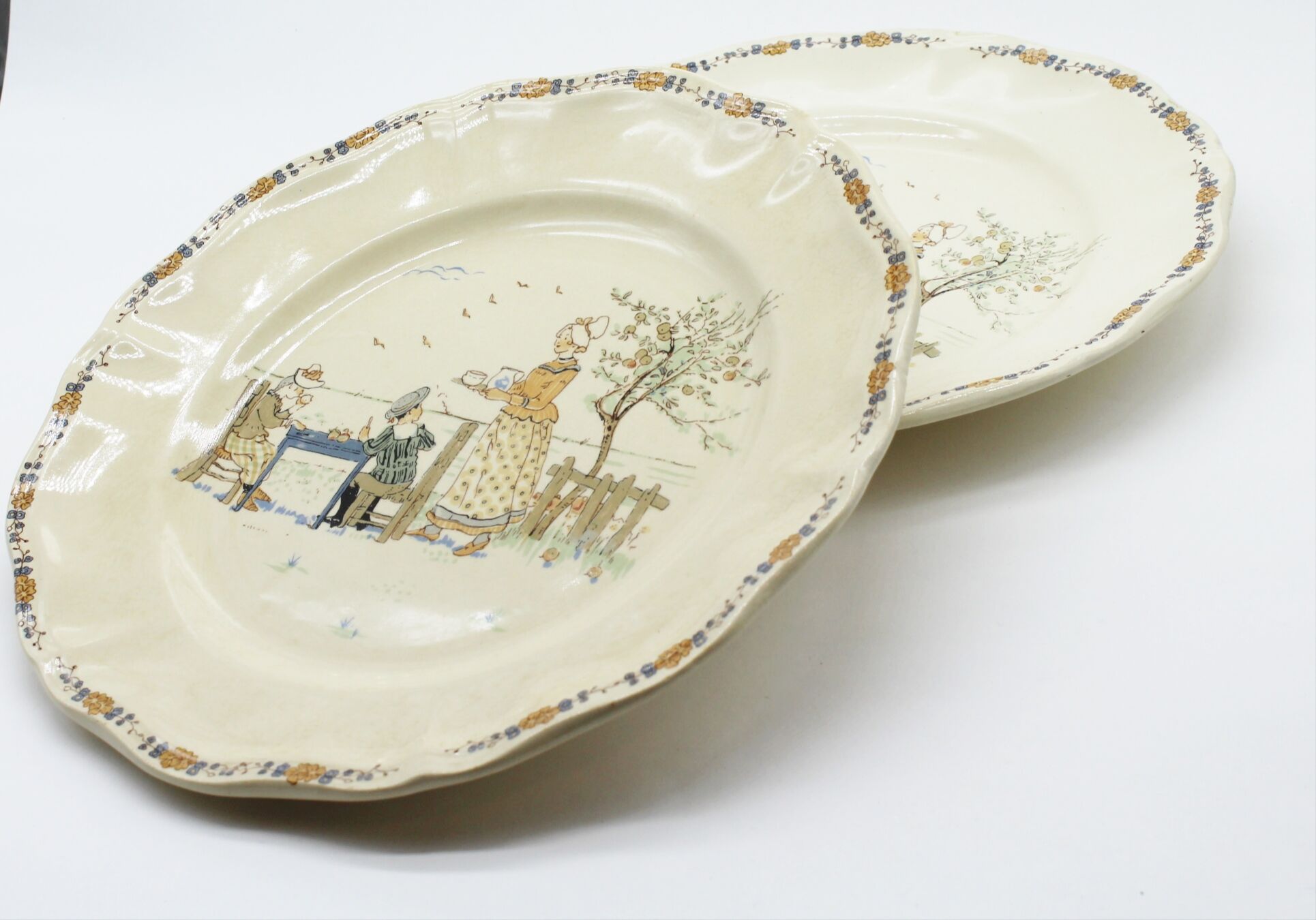 Lot of 2 plates Sarreguemines children Richard