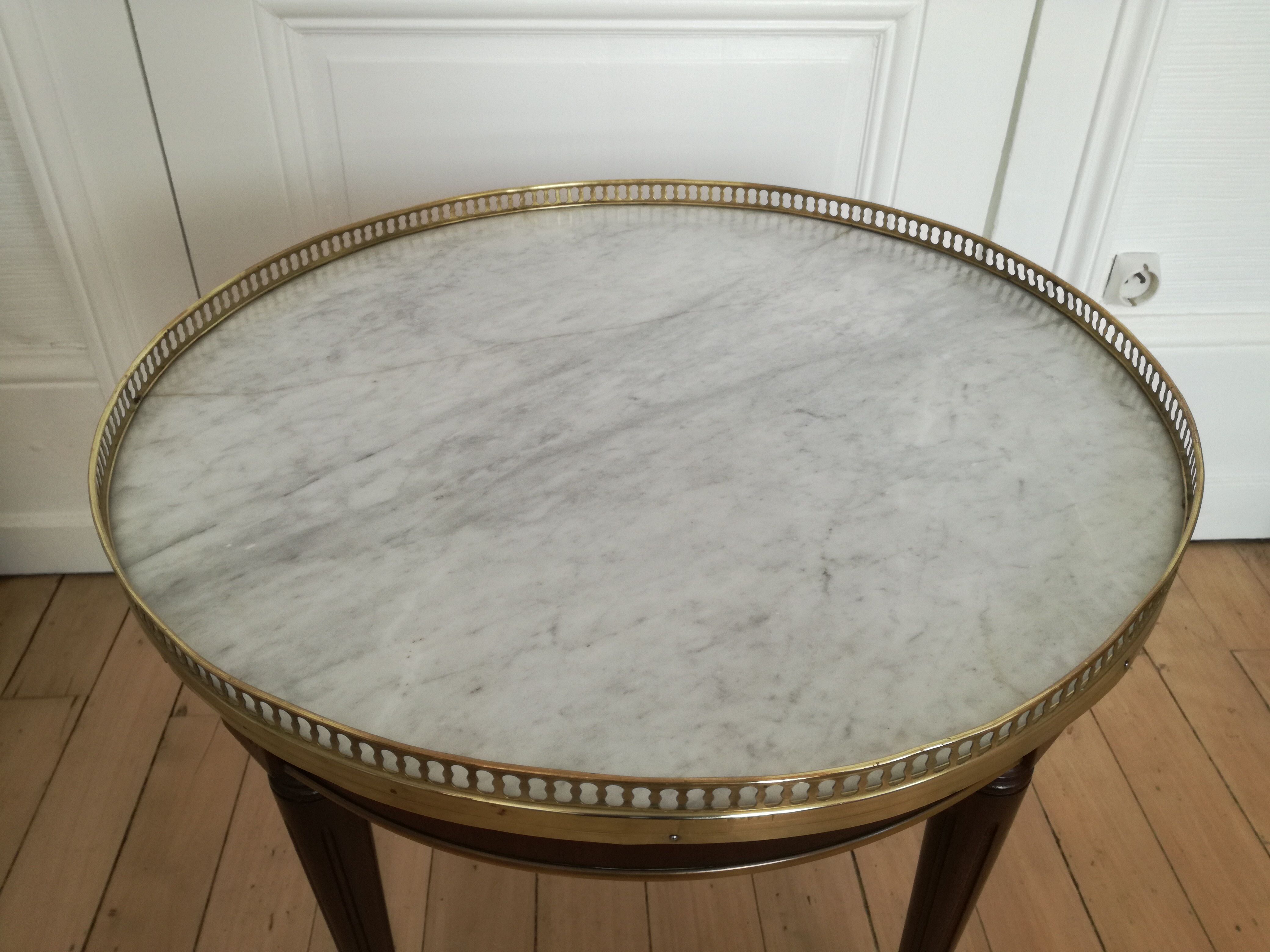 Louis XVI-style hot water table