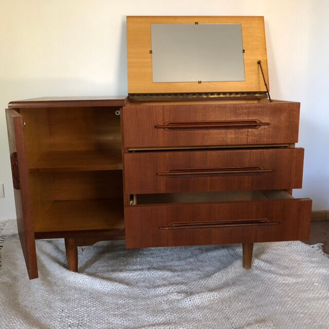 Vintage chest of drawers