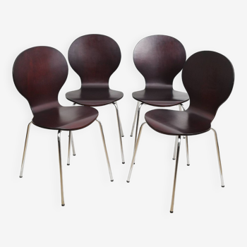 Ensemble de 4 chaises "fourmi", vintage, modèle Diego. Empilables, couleur bordeaux foncé.
