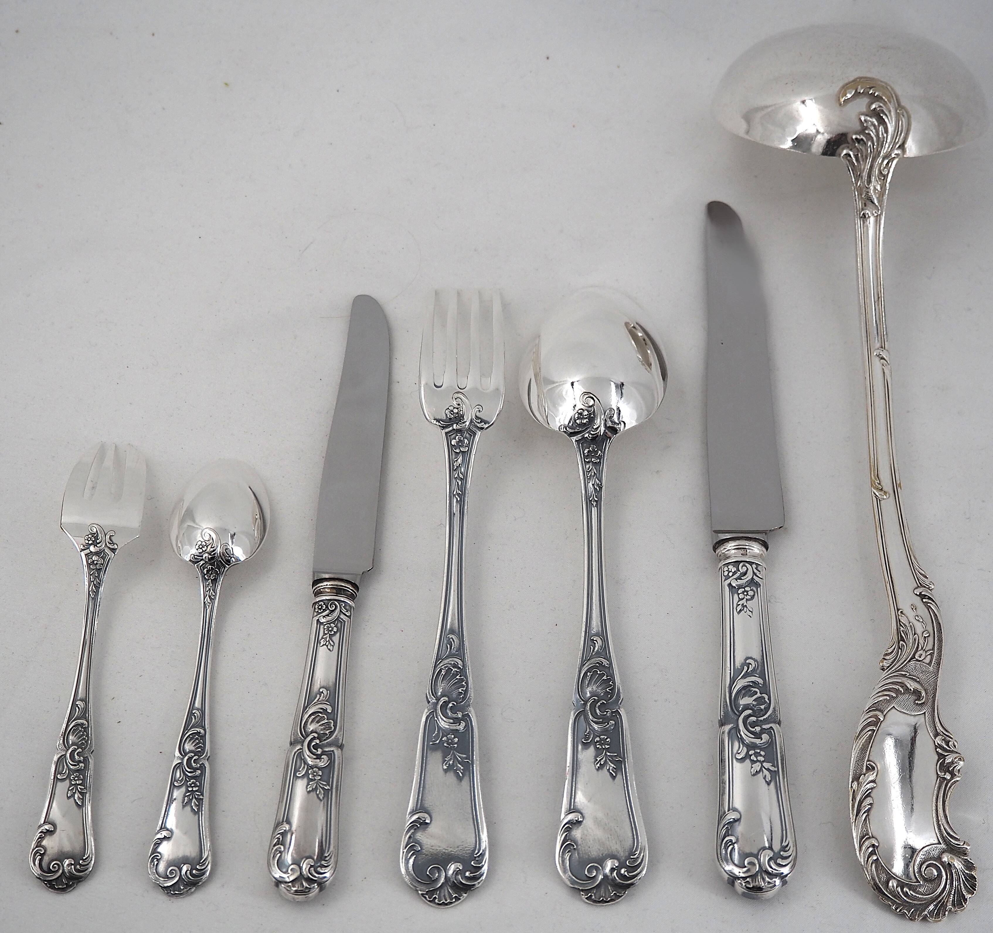 Orbrille Louis XV cutlery set 73 pieces in silver-plated metal, excellent condition.