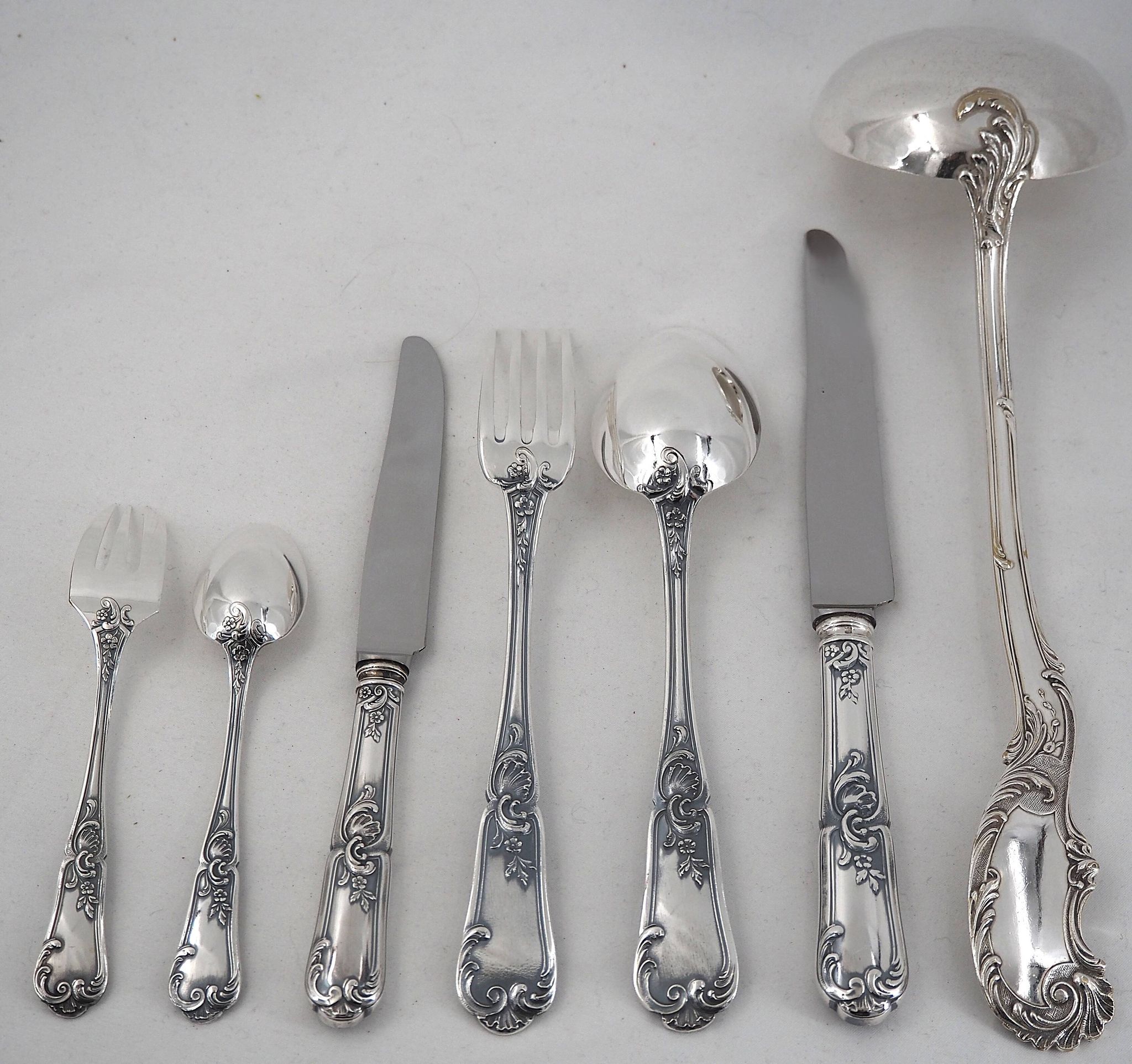 Orbrille Louis XV cutlery set 73 pieces in silver-plated metal, excellent condition.