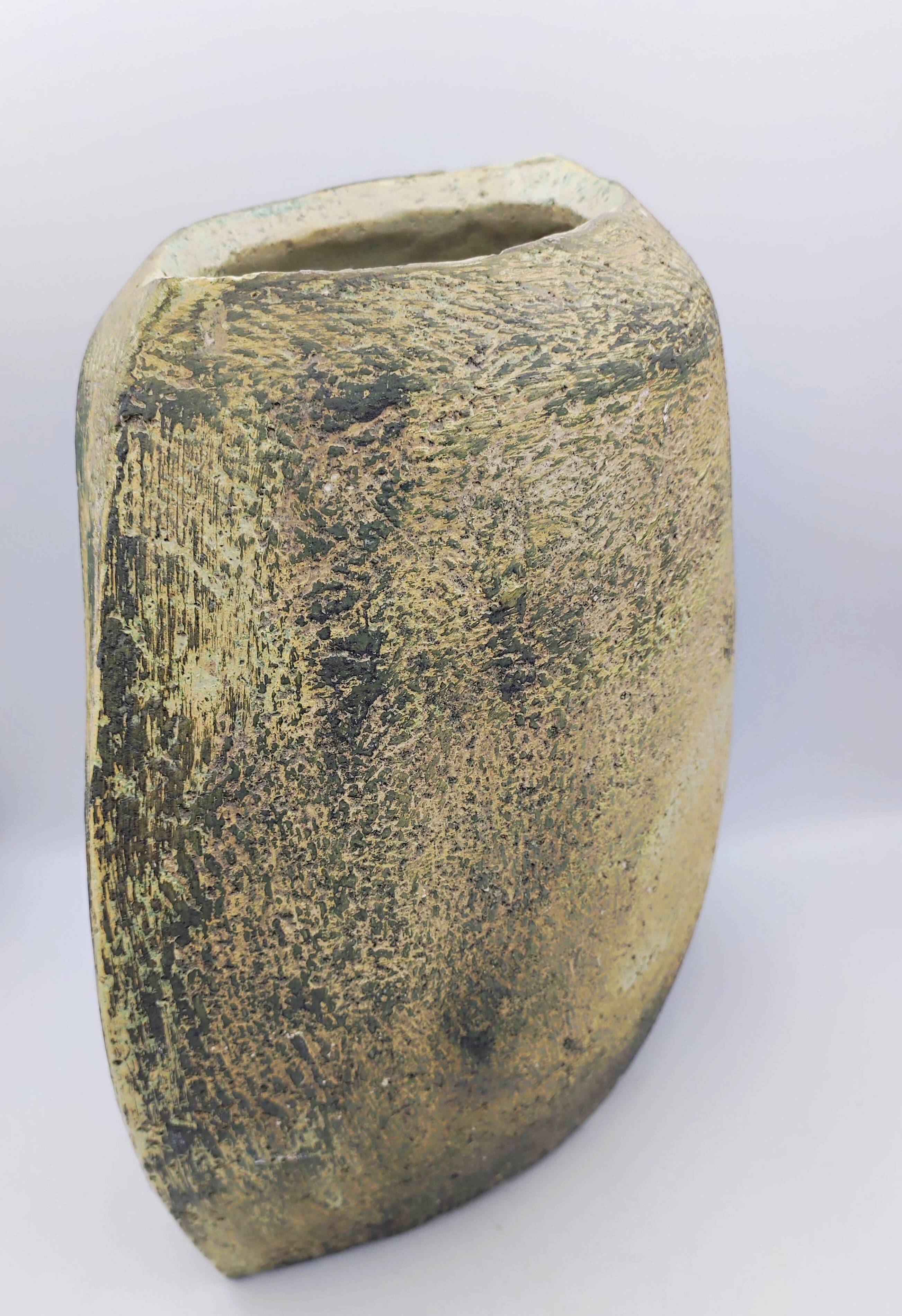 Vase en grès forme amande