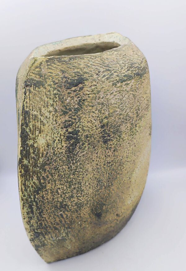 Vase en grès forme amande