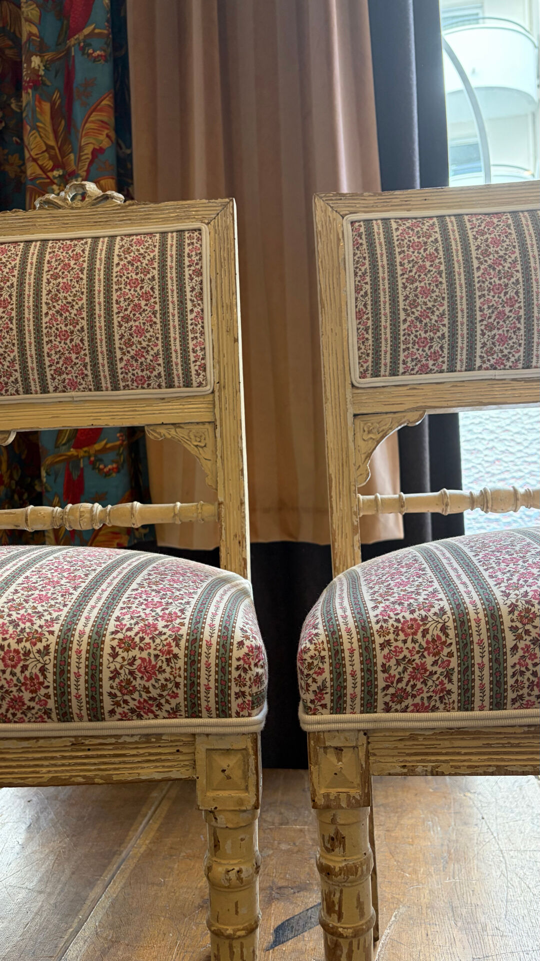 Paire de chaises Louis XVI