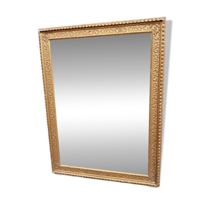 Miroir dore de style italien du 17ème siecle en bois sculpte