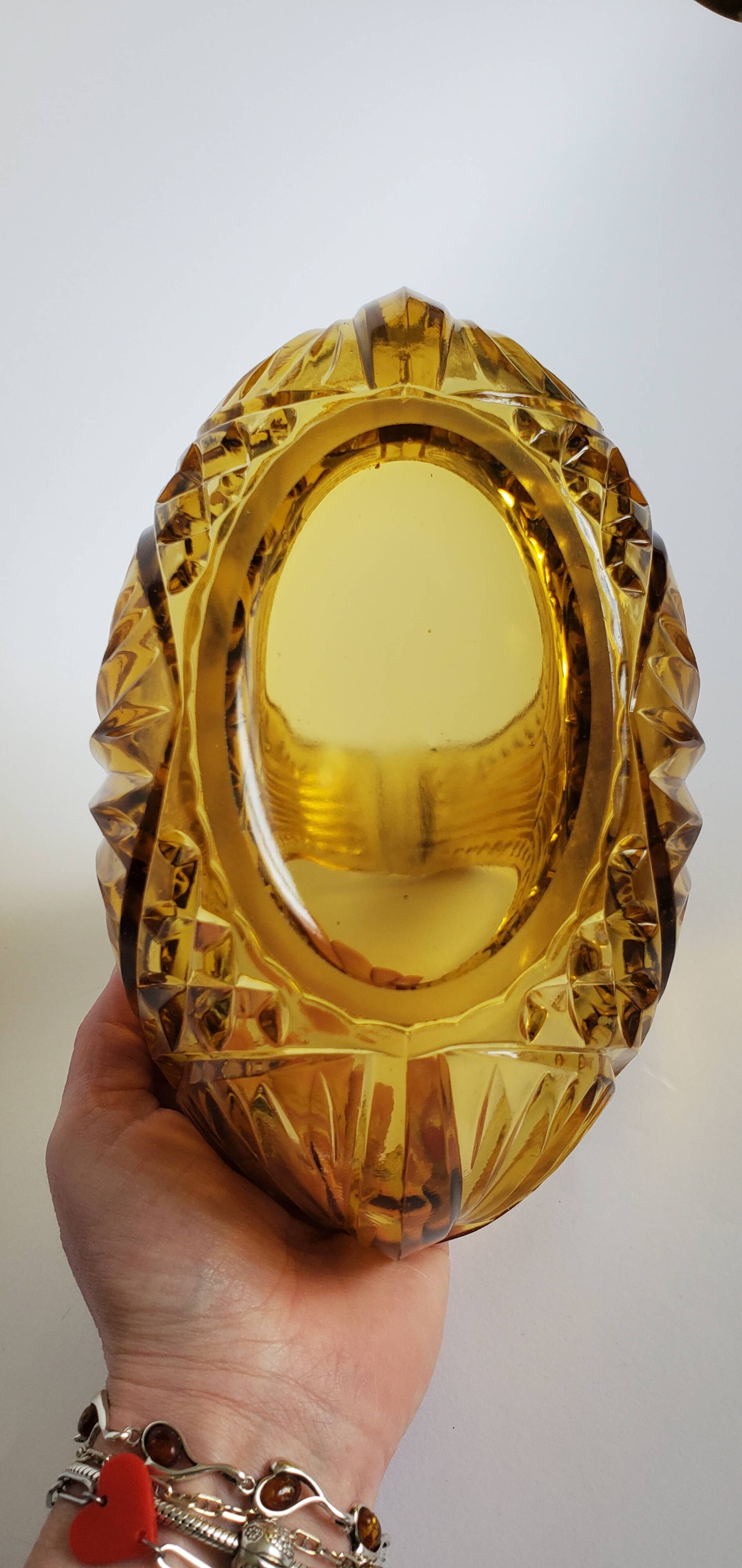 Amber glass basket