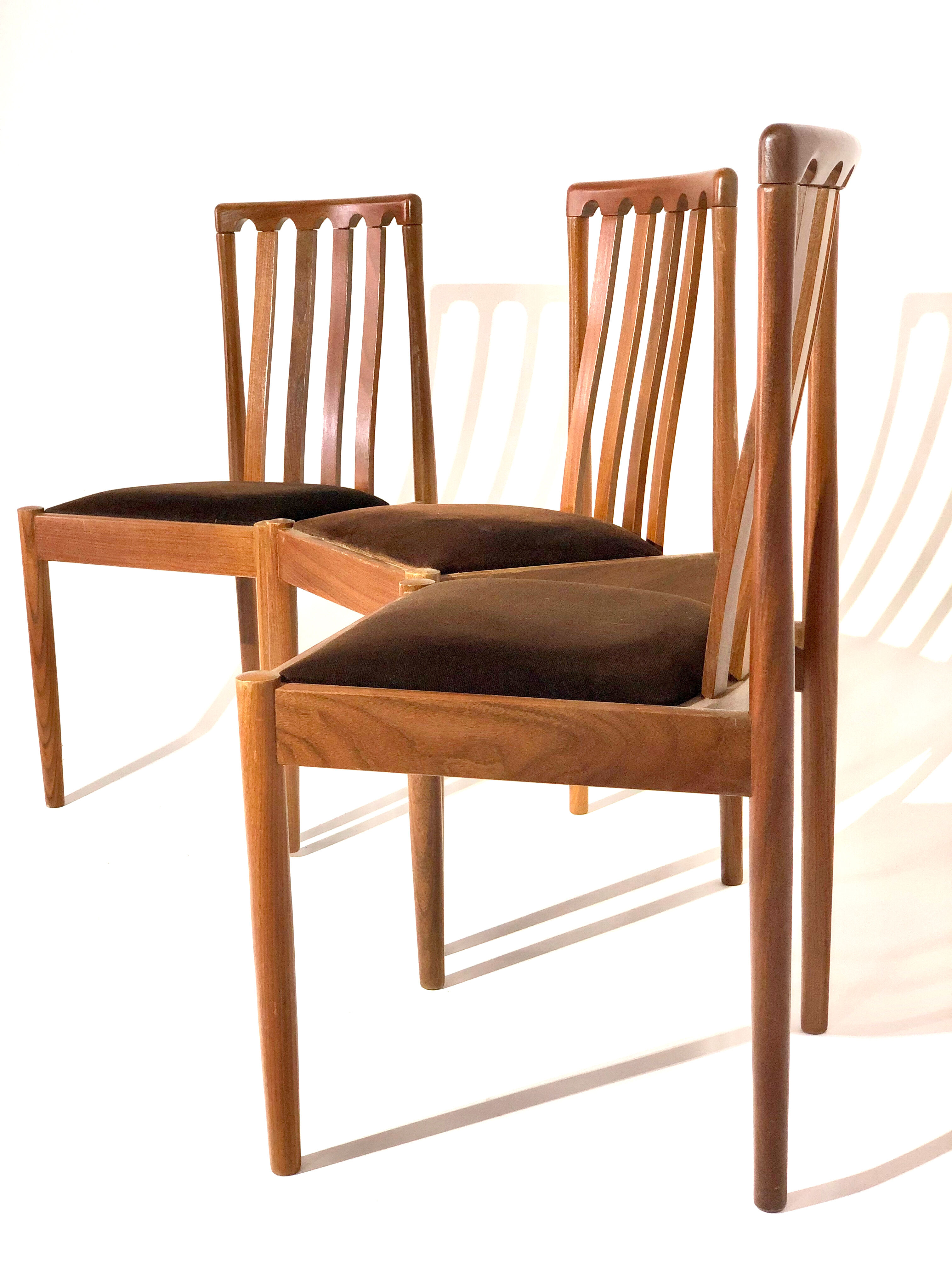 Suite of 3 vintage chairs - Velvet and wood - Italian style