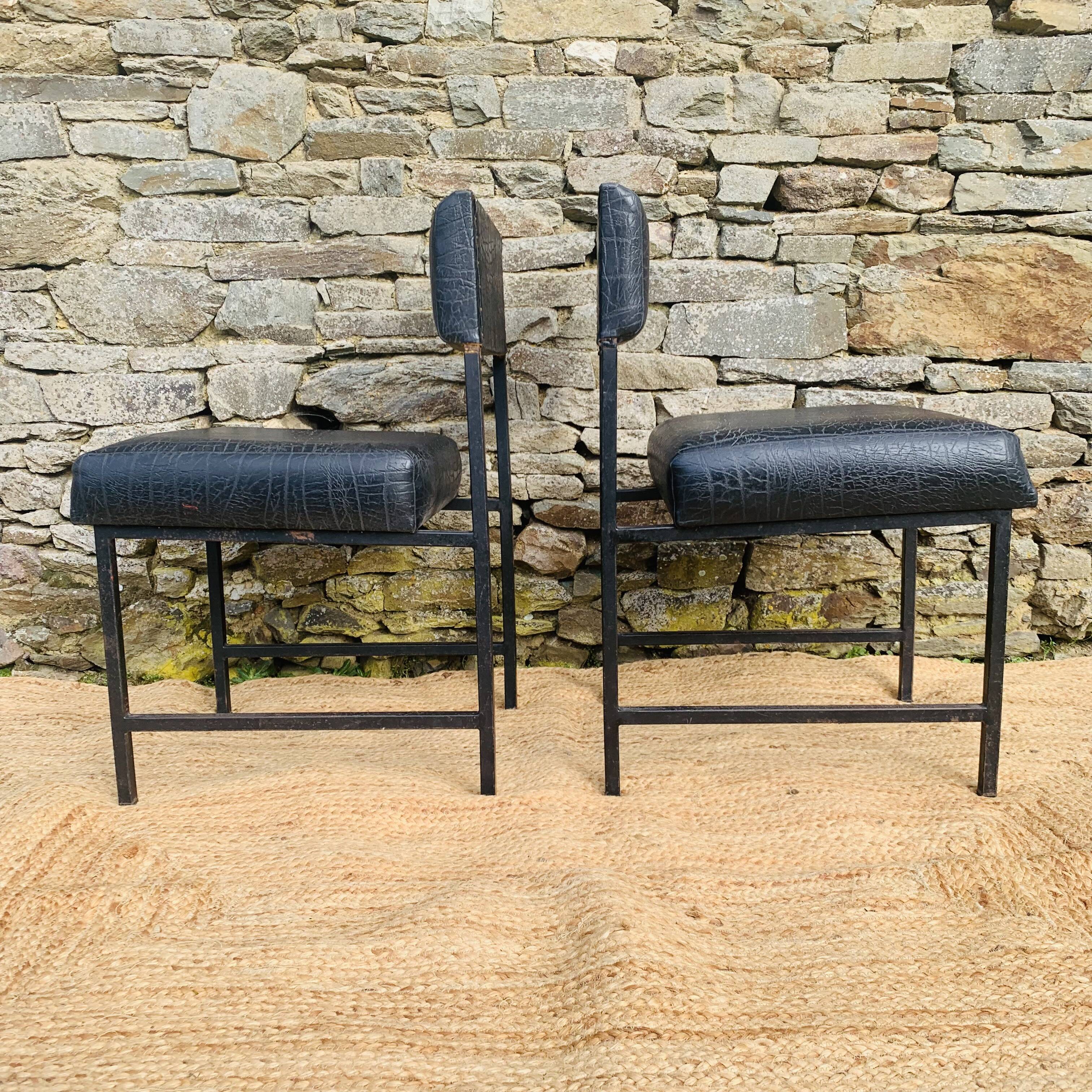 Ensemble de 4 chauffeuses modernistes