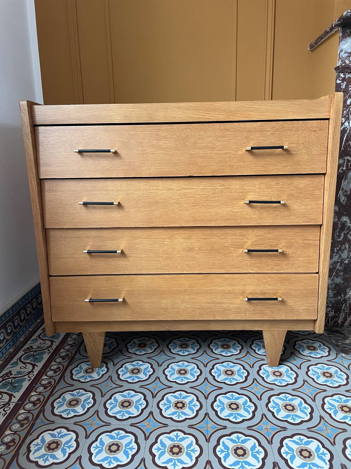 Vintage wooden chest of drawers