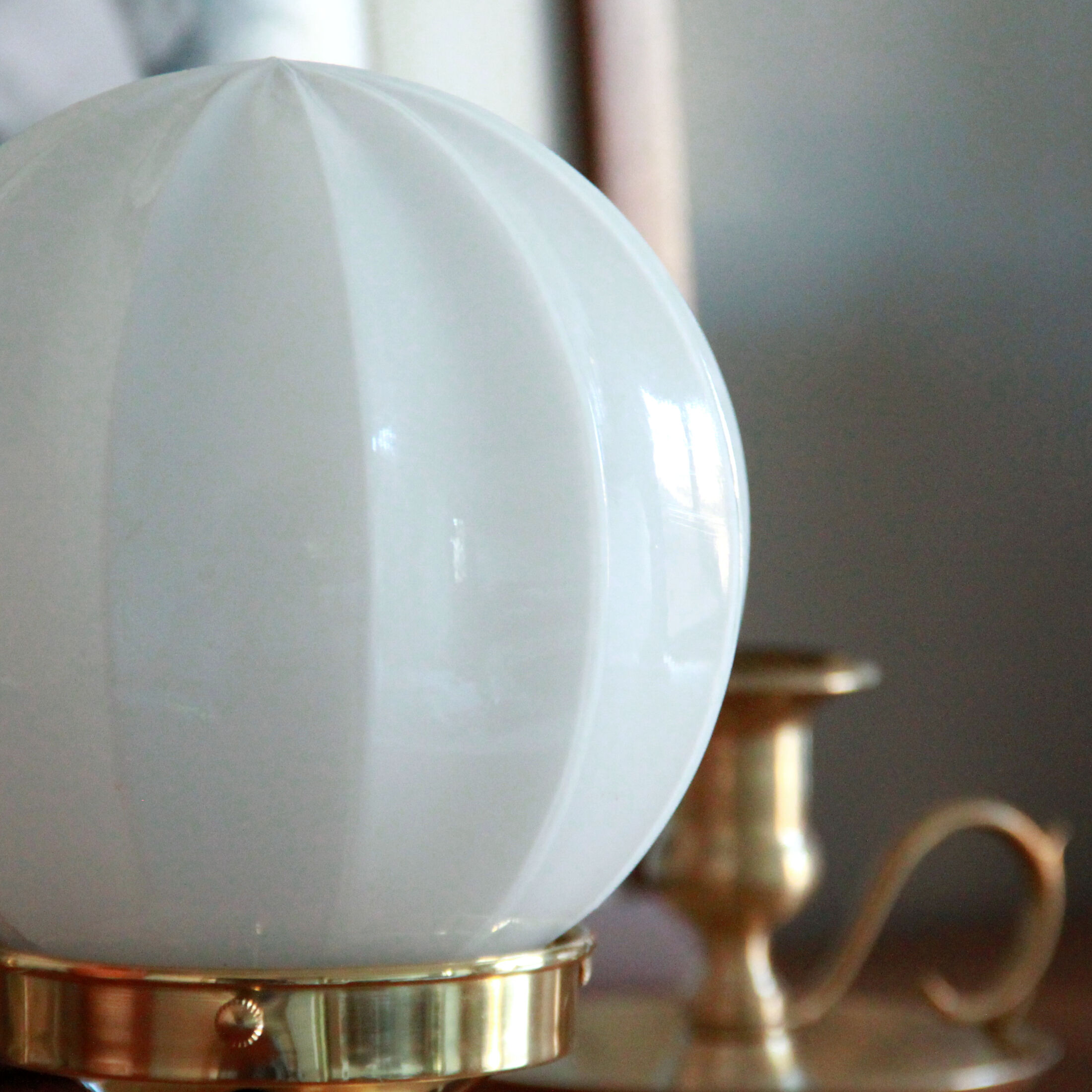 Table lamp desk brass globe opaline glass old vintage