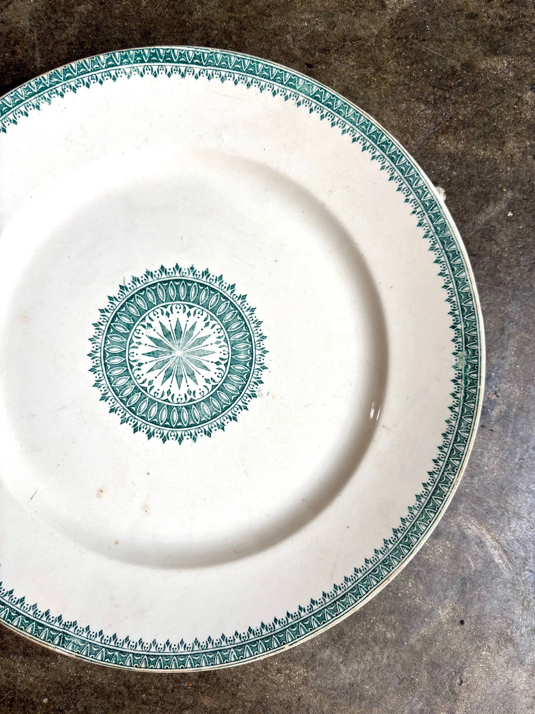 Creil & Montereau round dish in green ironstone, "English" service