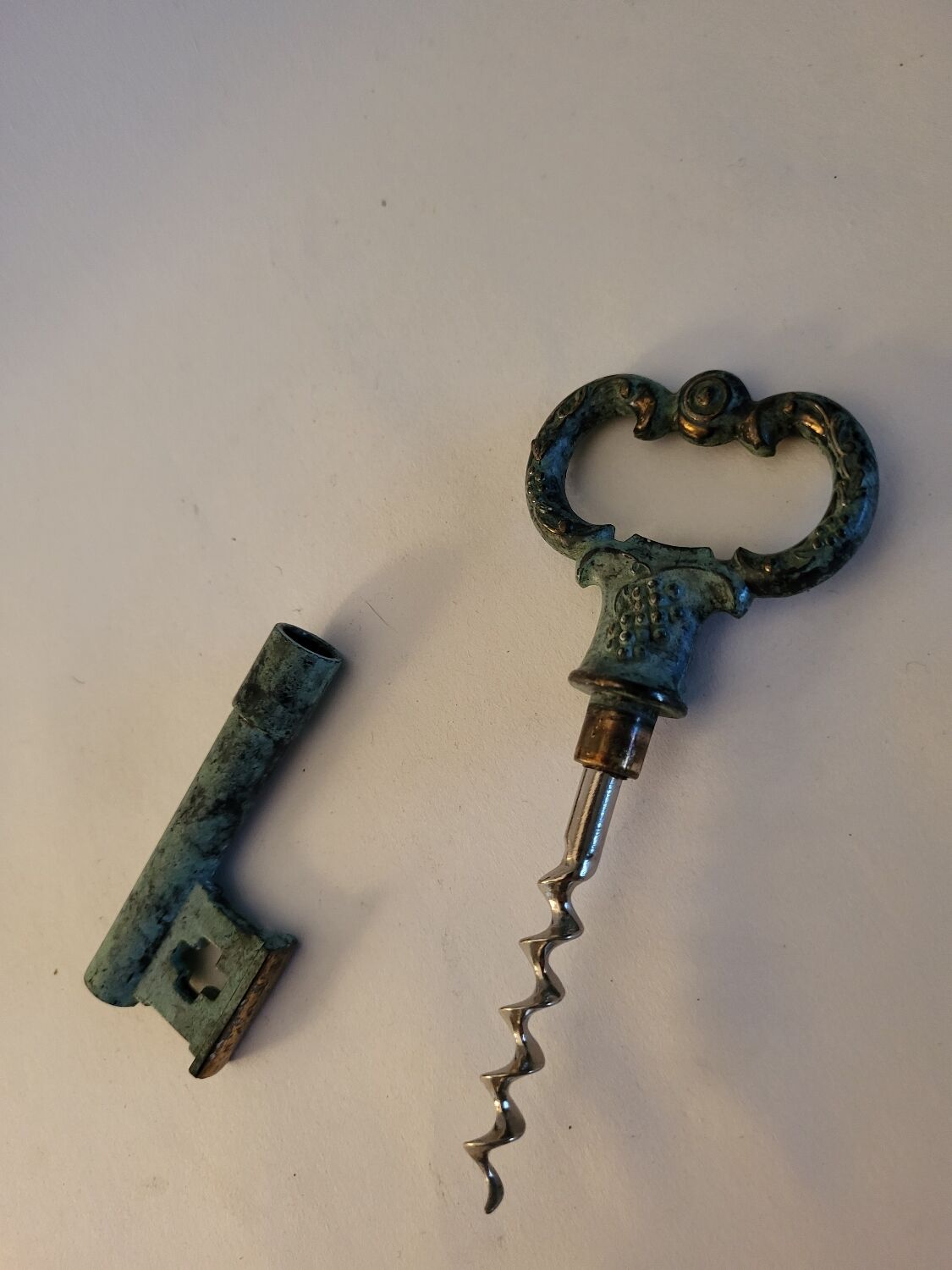 Key corkscrew