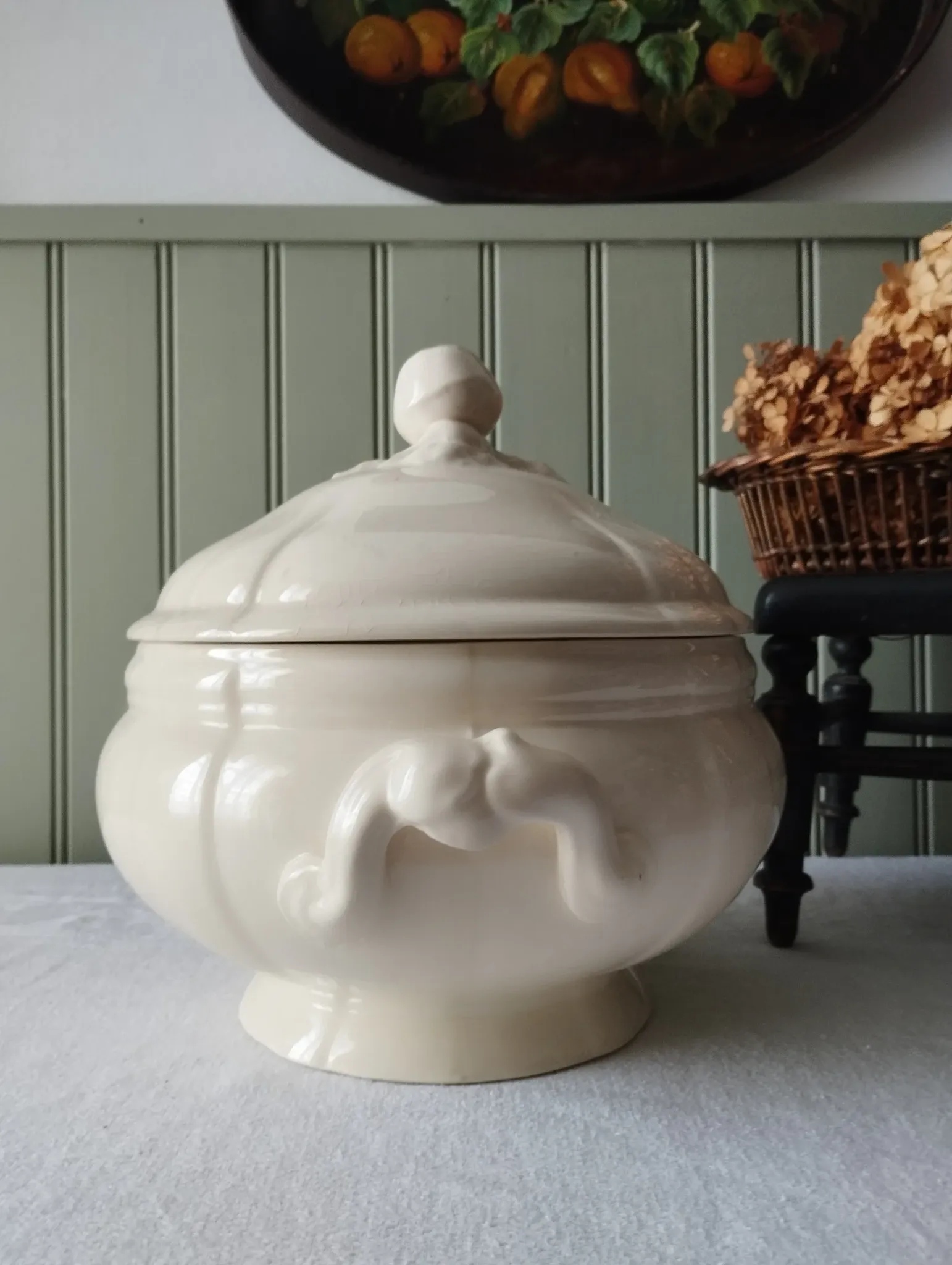 Antique soup tureen in ironstone from Sarreguemines Digoin service "Ivory".