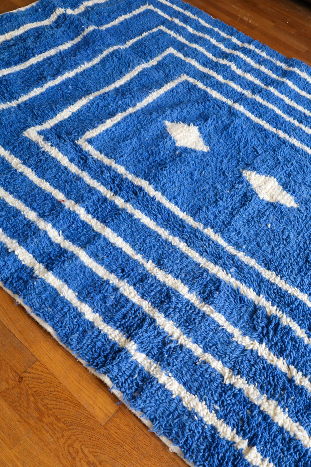 Klein blue and white Moroccan Berber rug