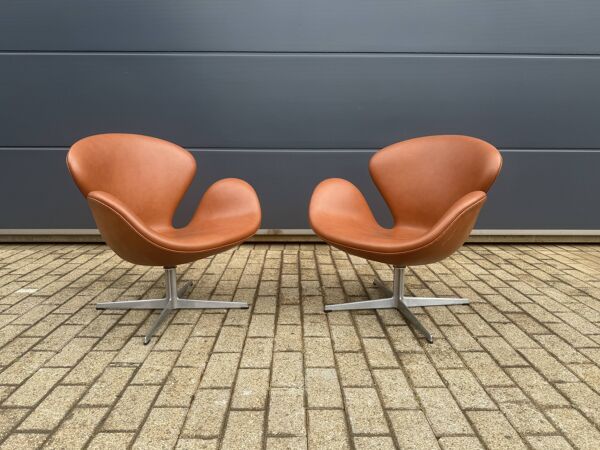 2x fritz hansen swan chair cognac leder, nieuwstaat!!