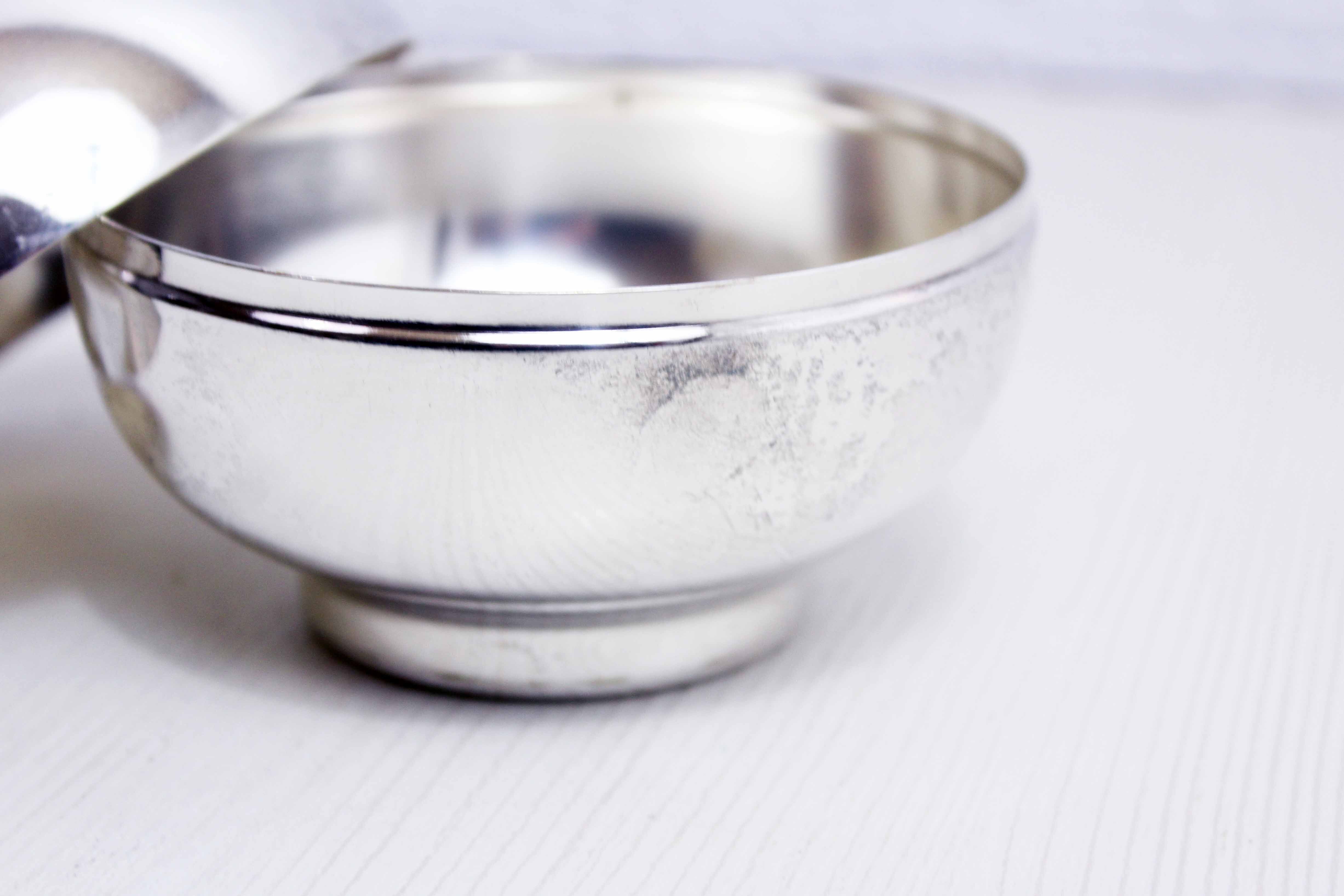 Box "Apple" in silver metal