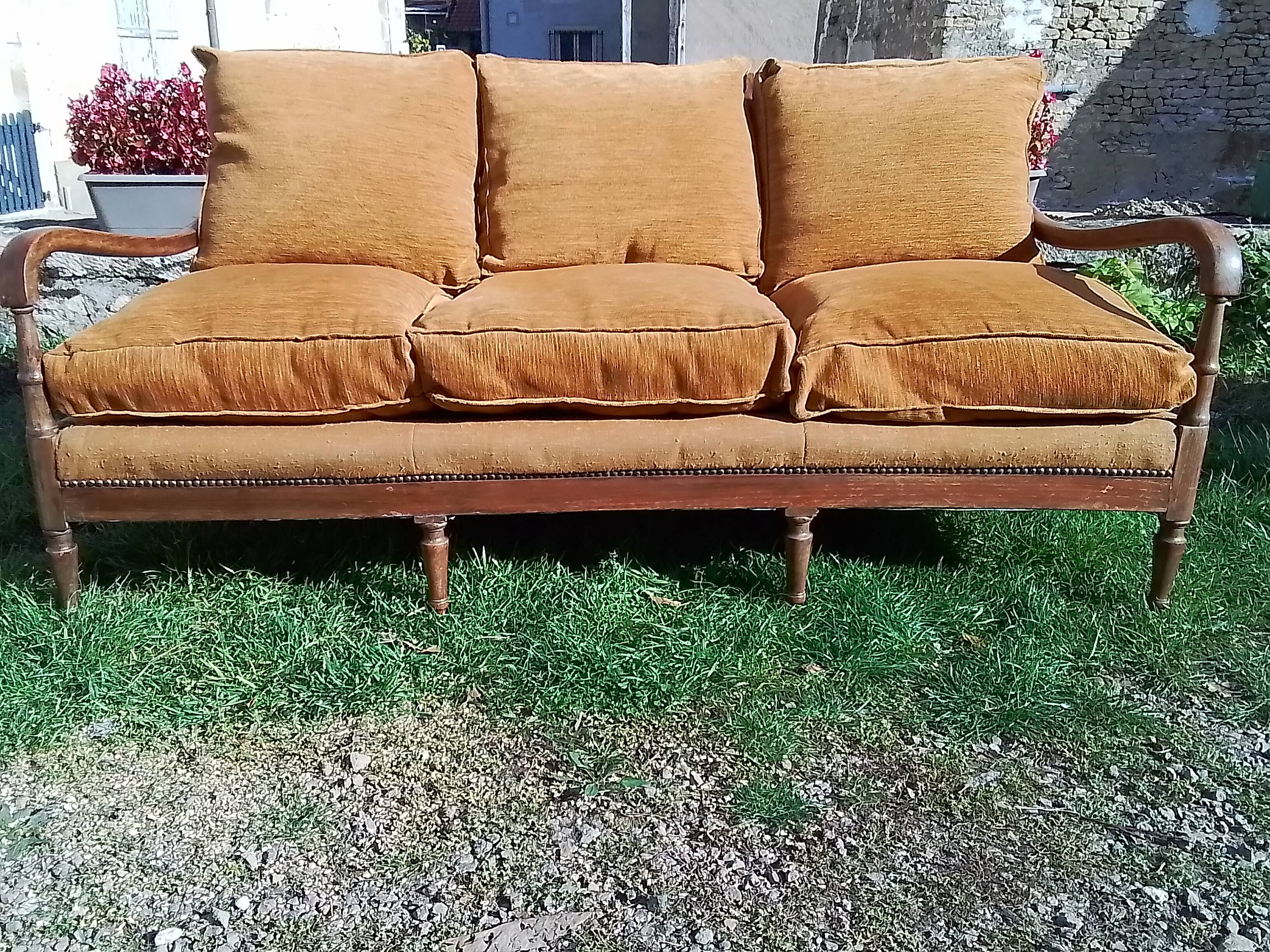 3-seater wooden sofa benches and feather seats
