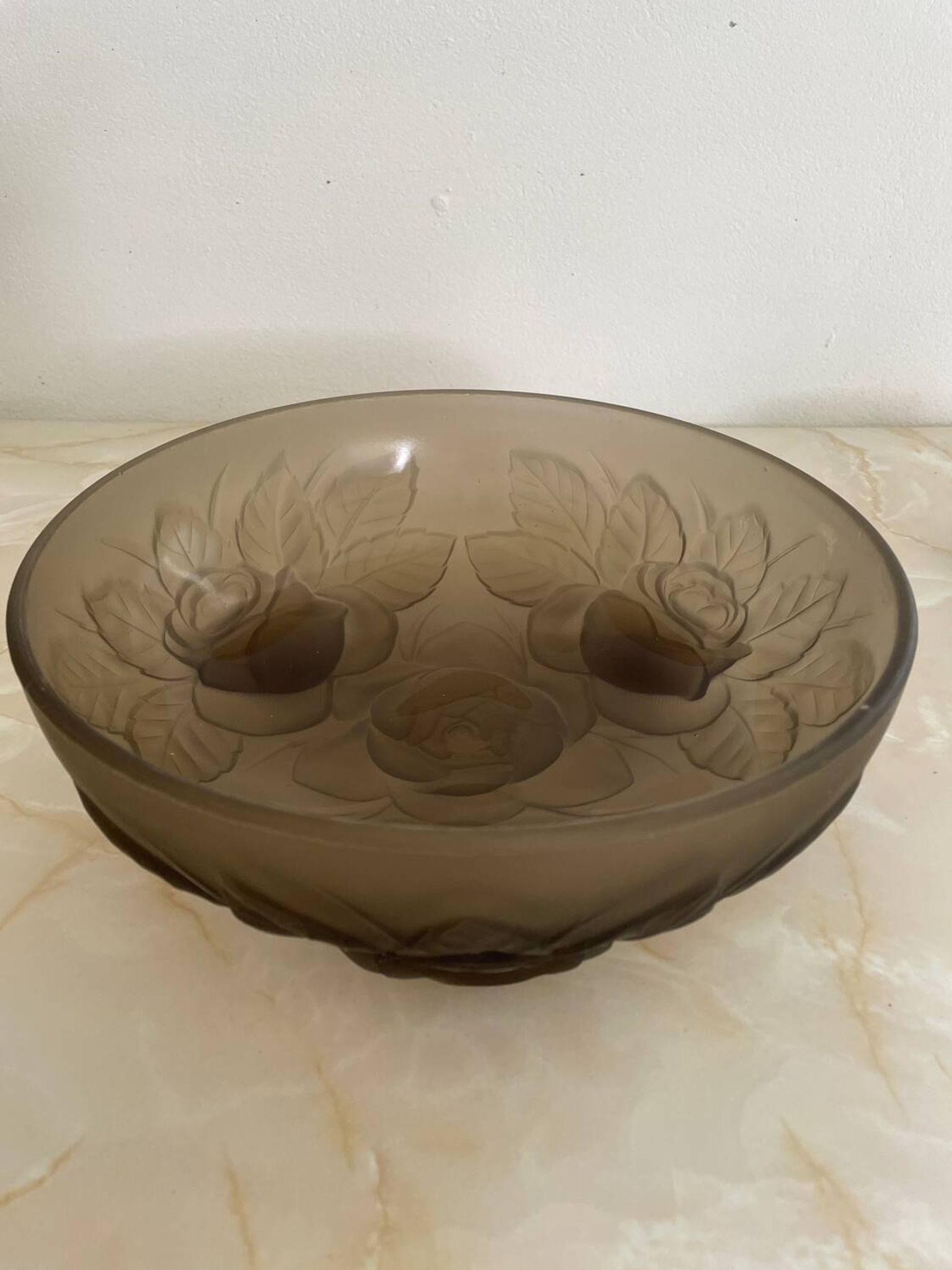 Saladier et ramequins verre fumé signés Muller frères.