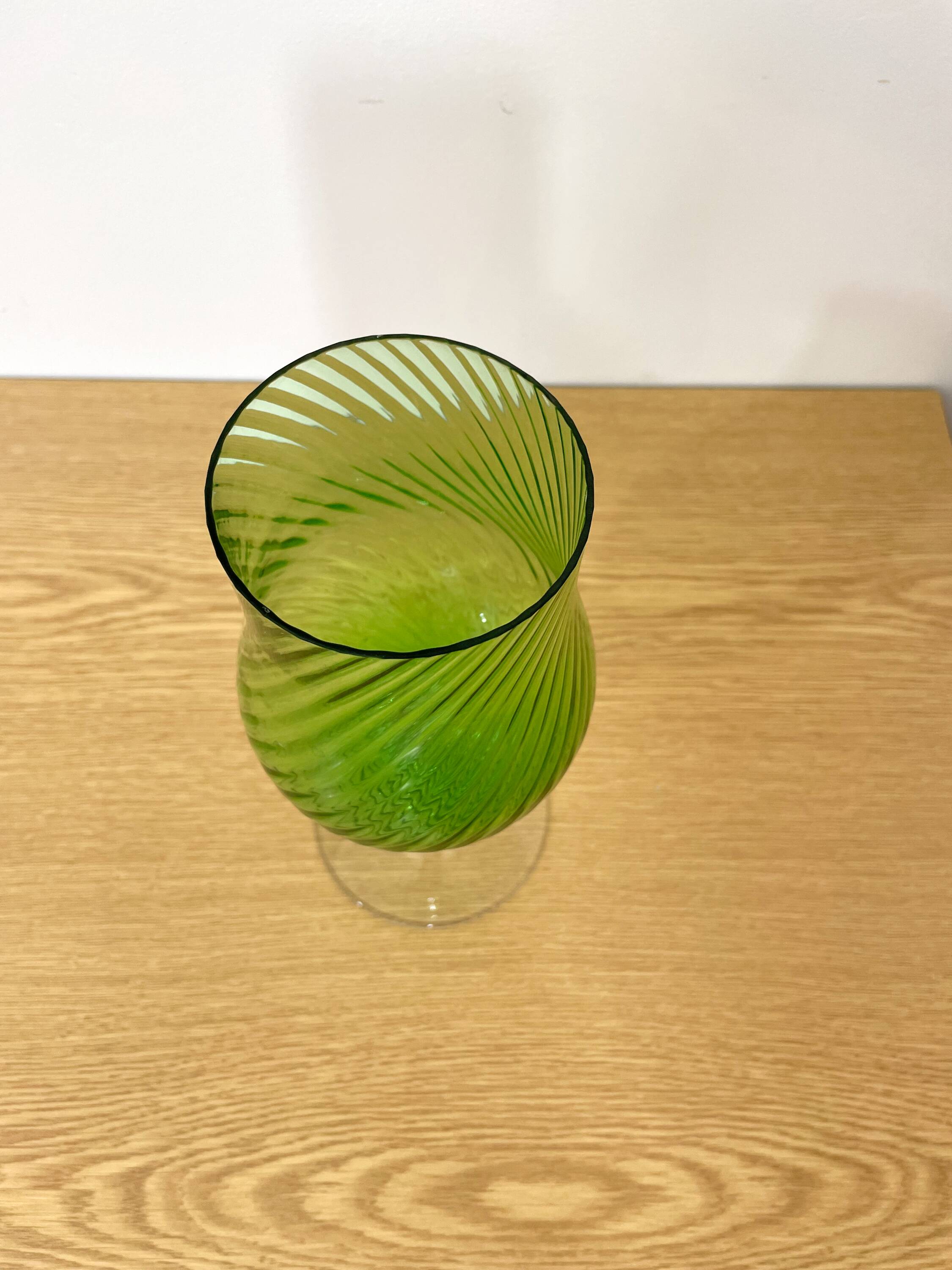 Vase en forme de verre