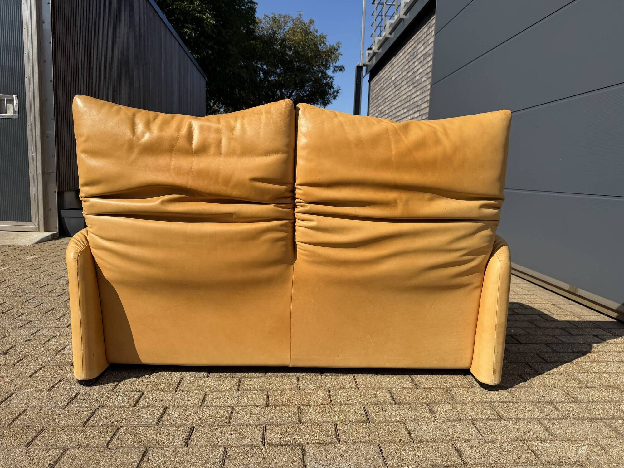 Beautiful Cassina Maralunga 2-seater in camel light patinated natural leather.