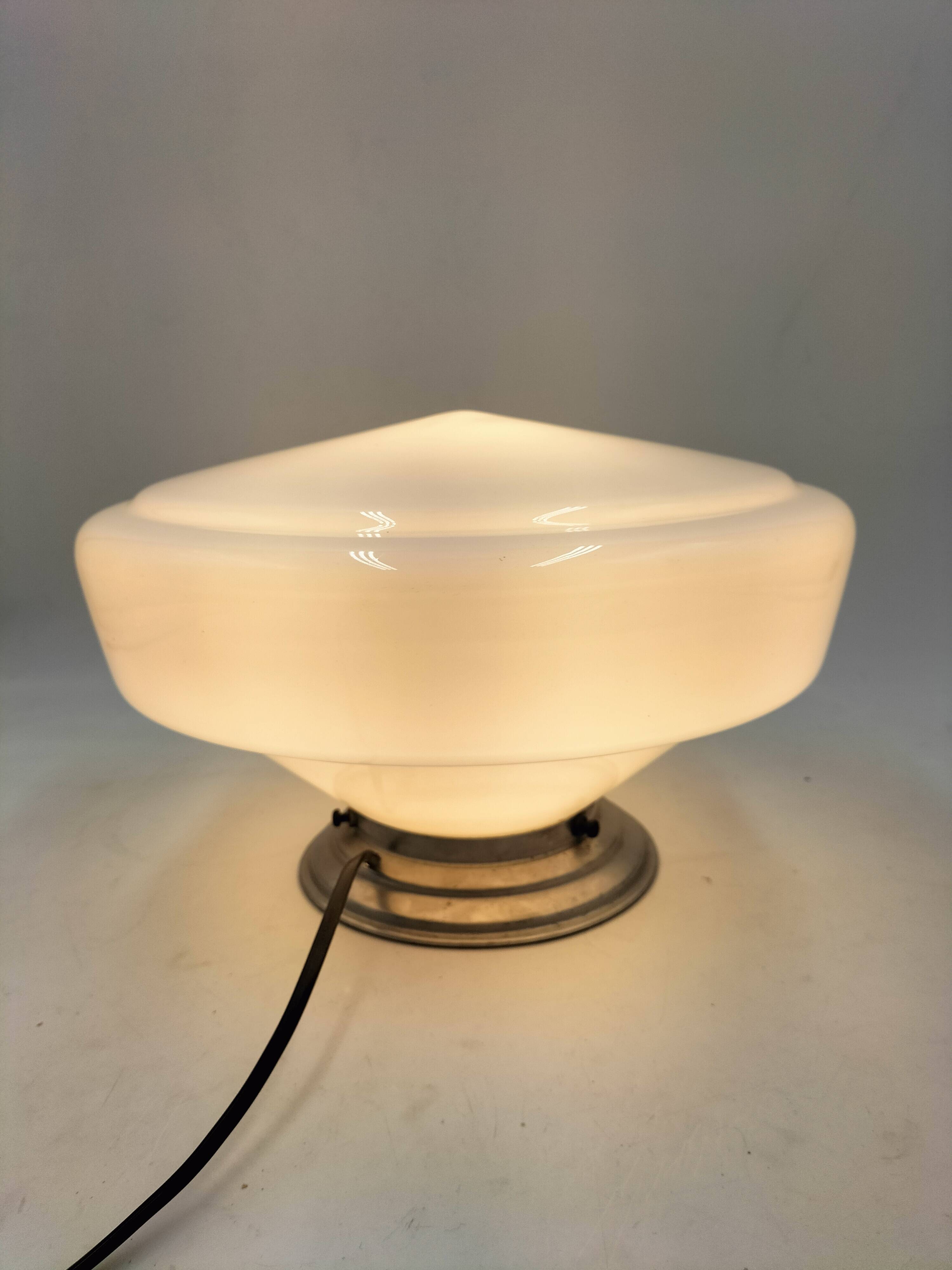 Opaline lamp