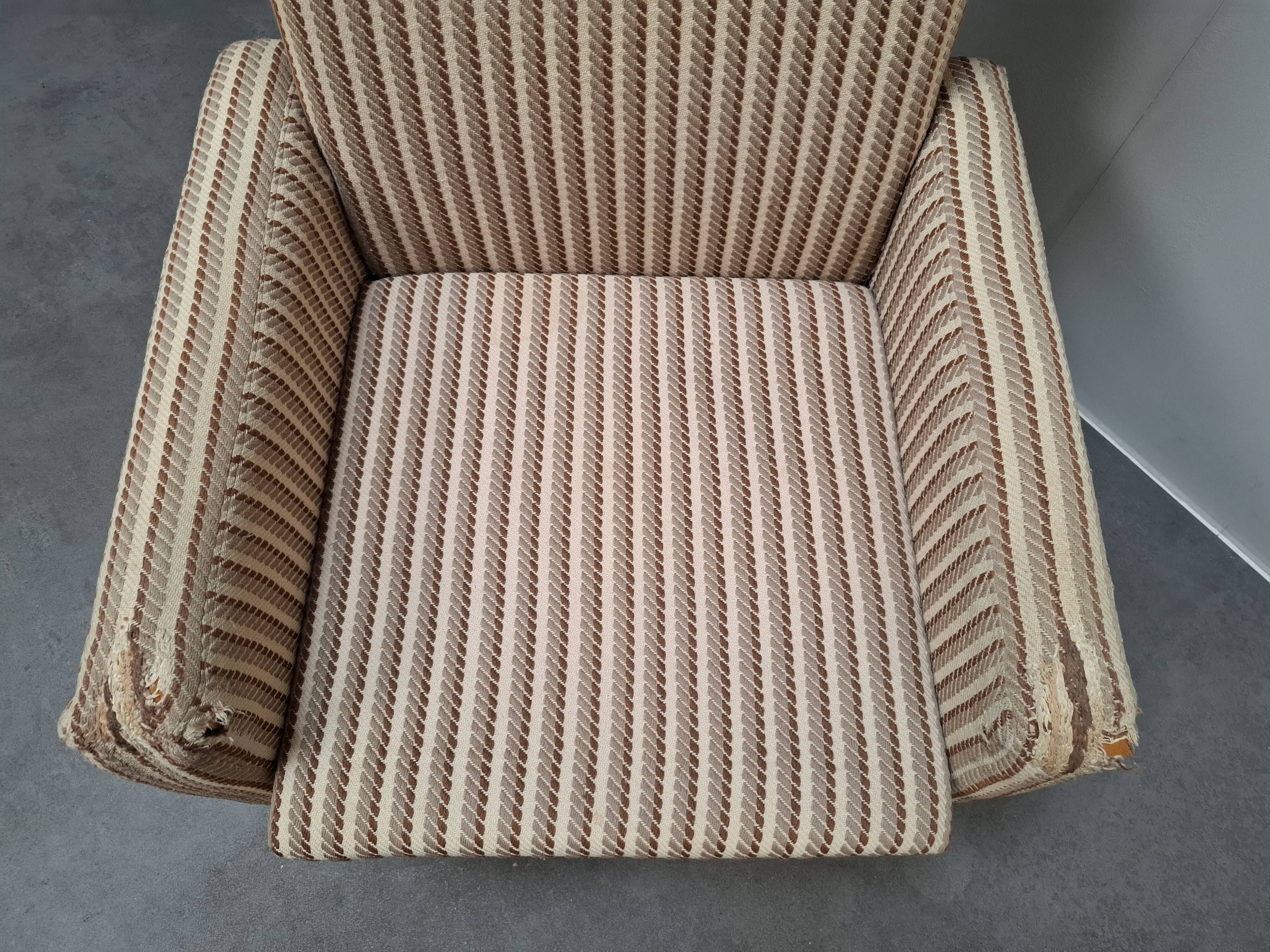 Fauteuil à oreilles de style mid-century moderne