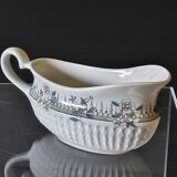 Very pretty porcelain sauceboat with a spout from Chauvigny, France, in very good condition.