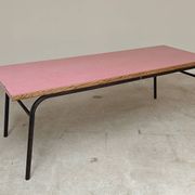 Table de réfectoire en formica rose et metal 1960