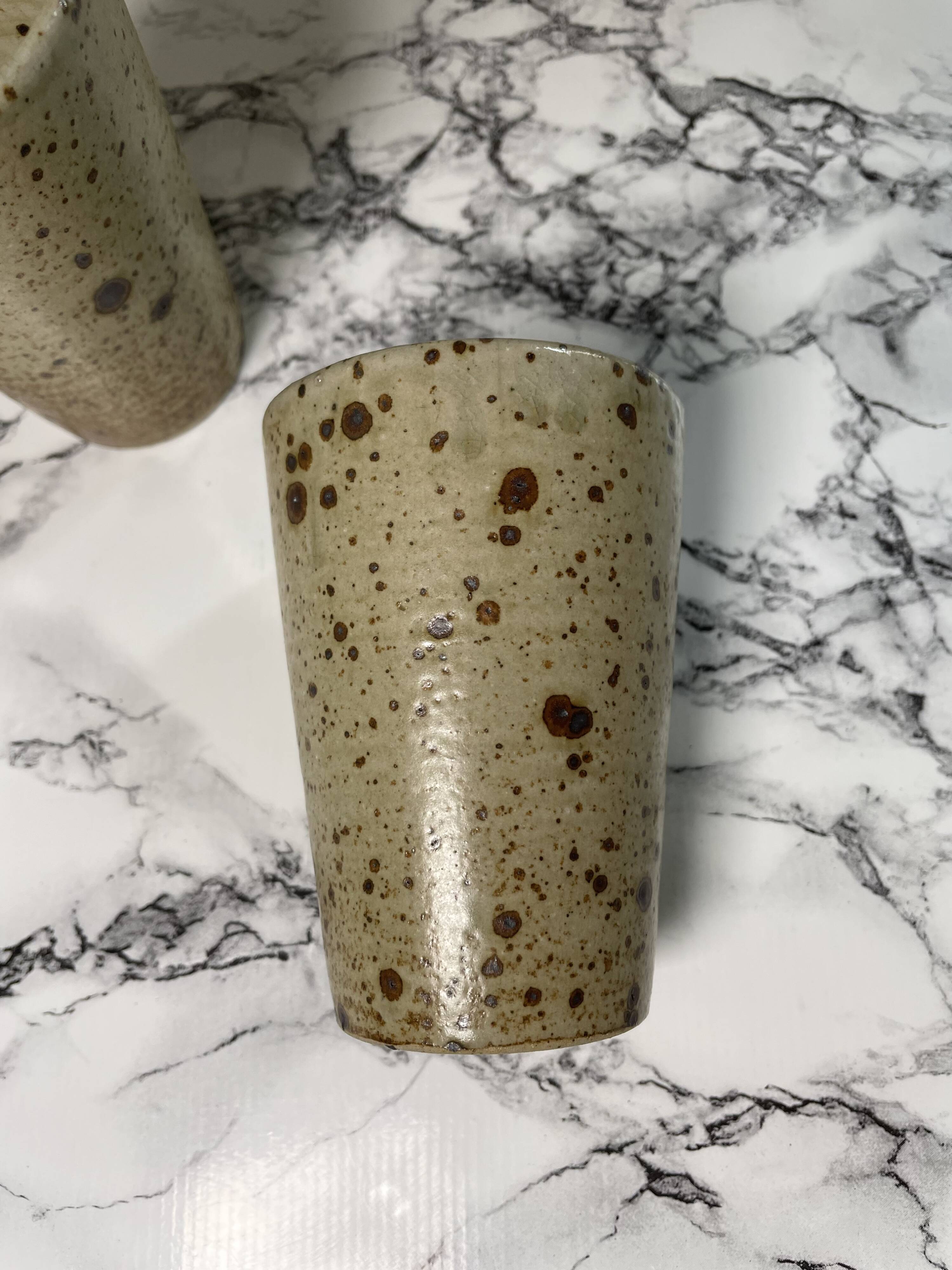 Beige pyrite stoneware mugs