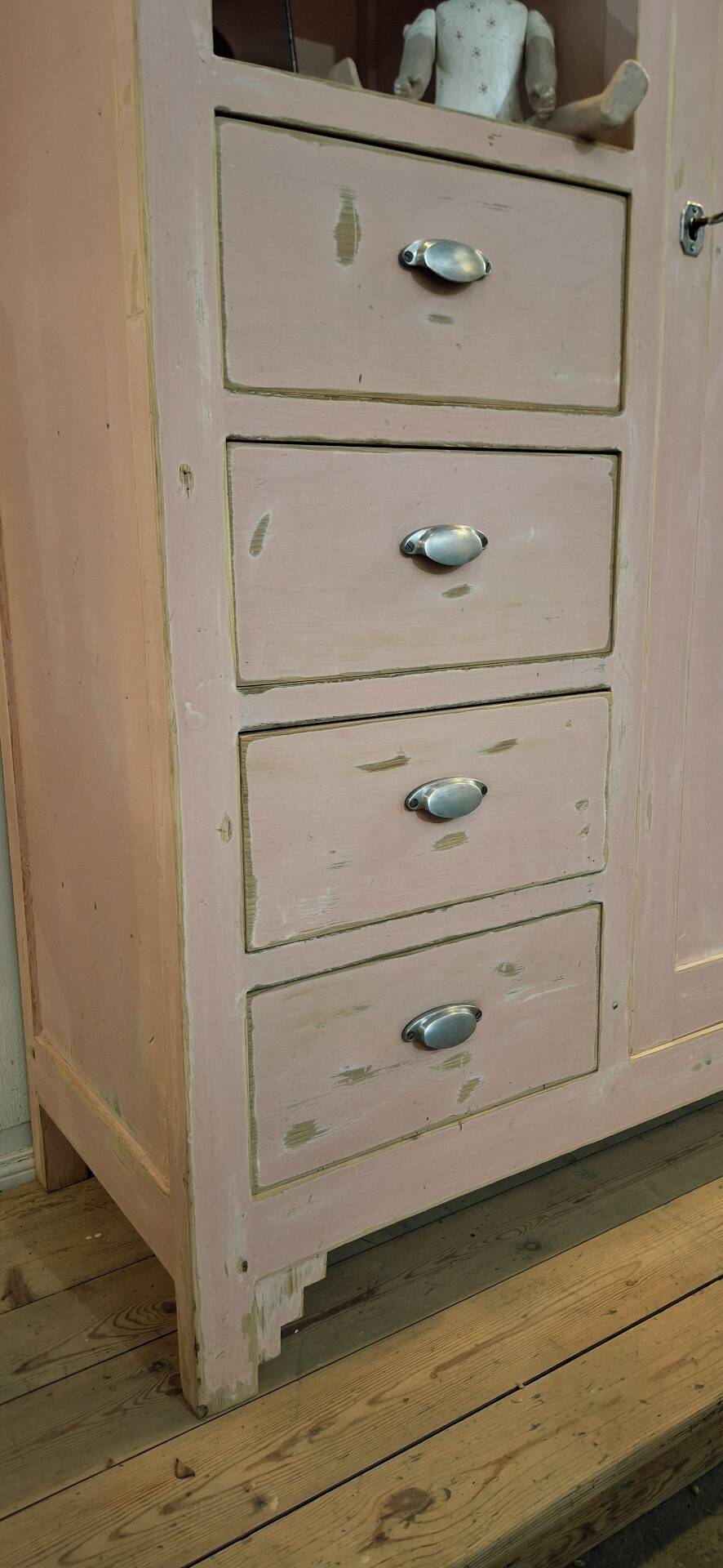 Asymmetrical wardrobe