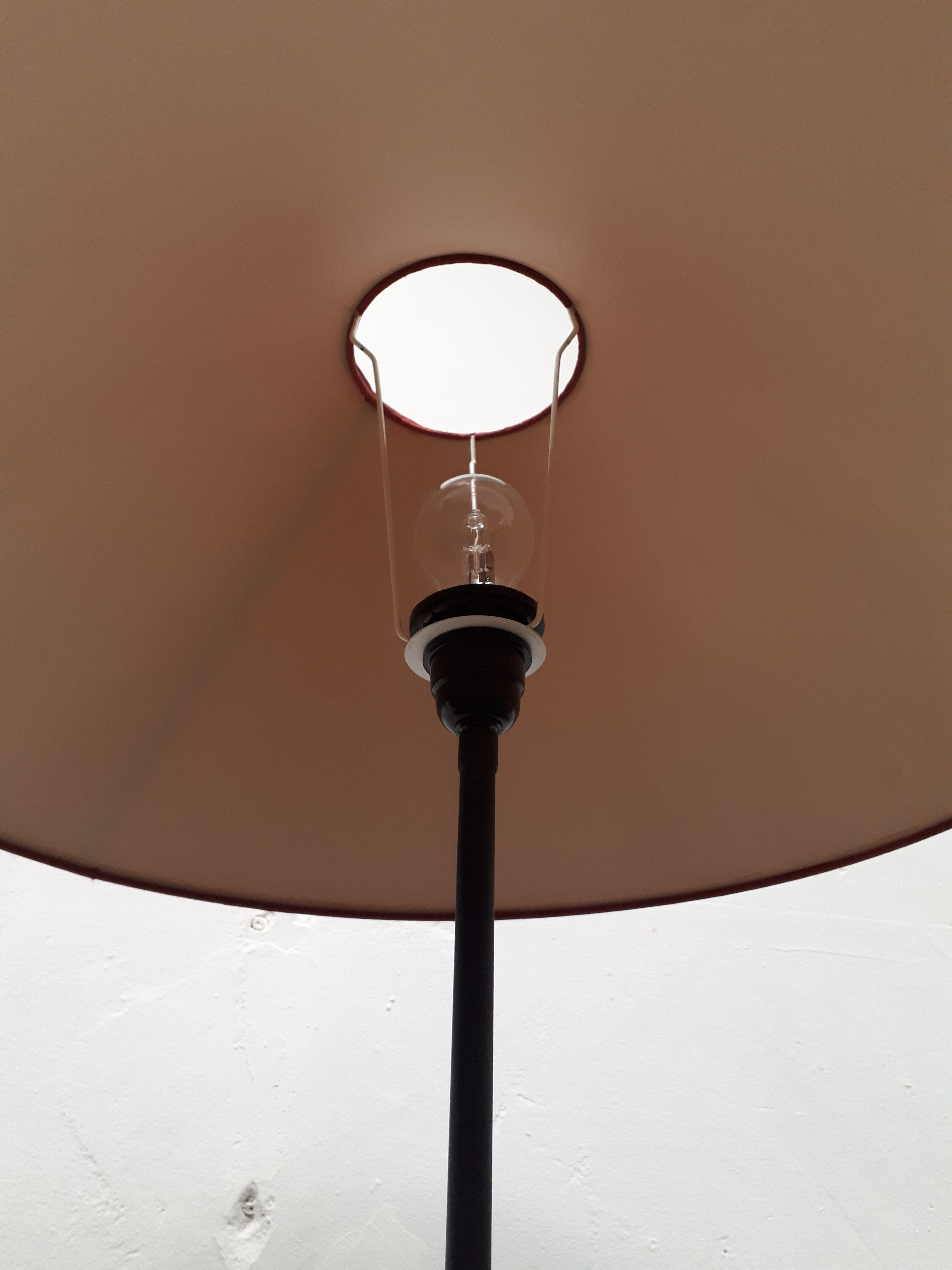 Lampadaire vintage tripode métal noir 1950