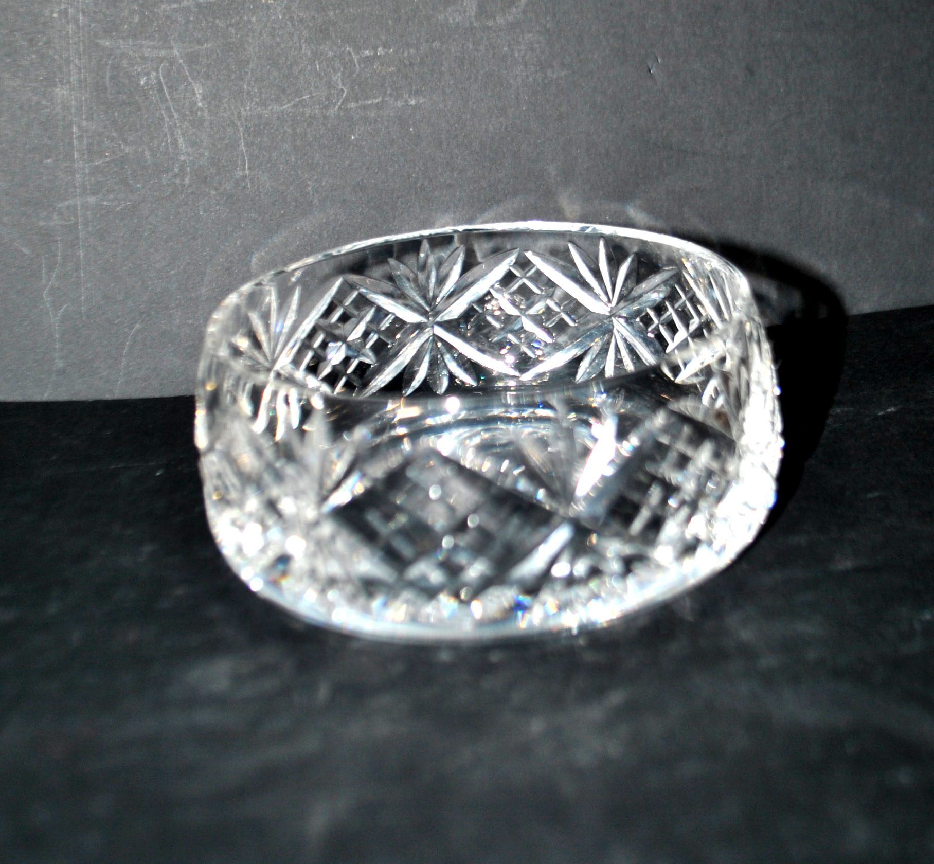 Saint-Louis bowl with whipped cream in cut crystal, signed.