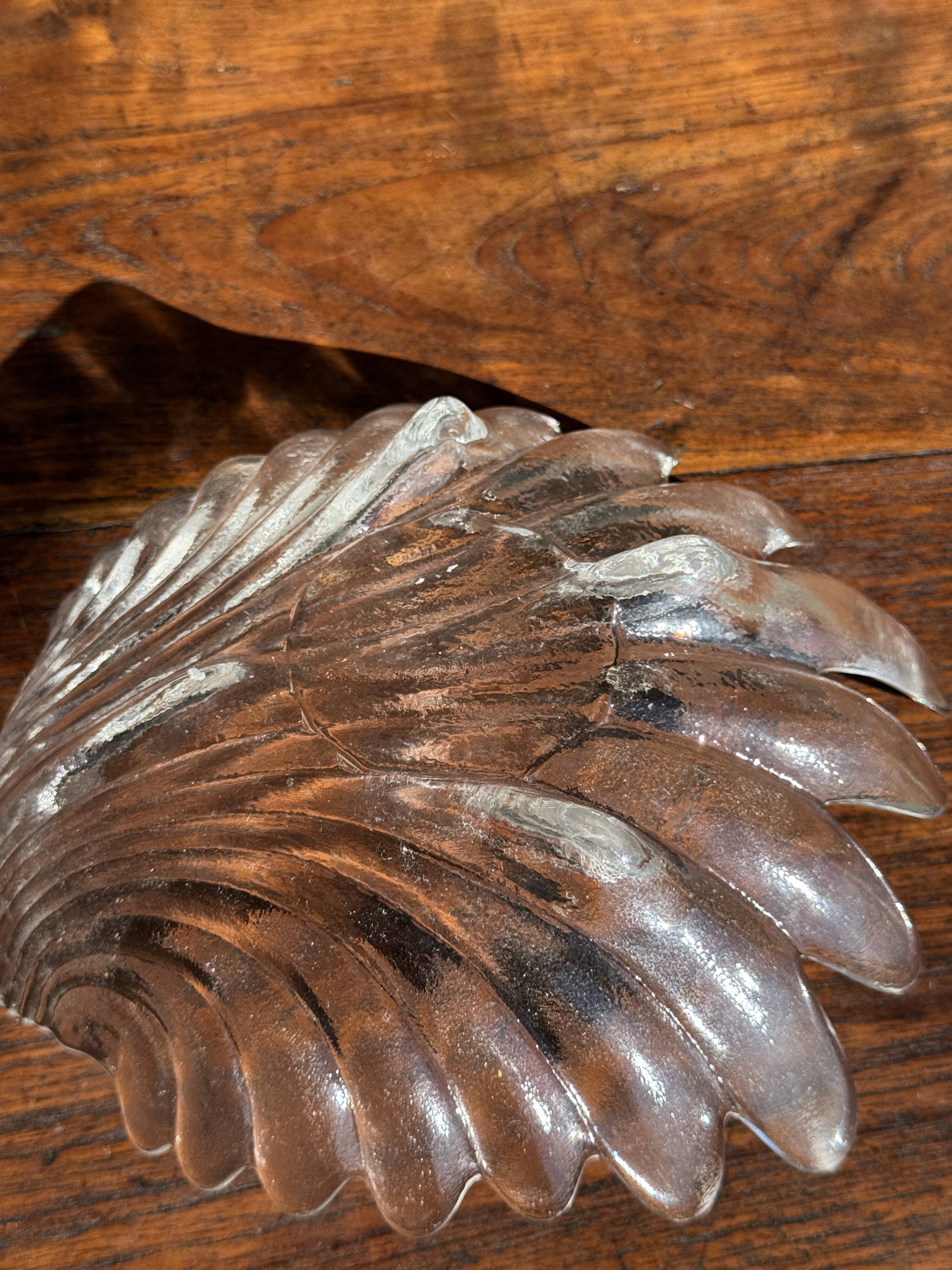 Large stylised shell bowl in vintage glass D22