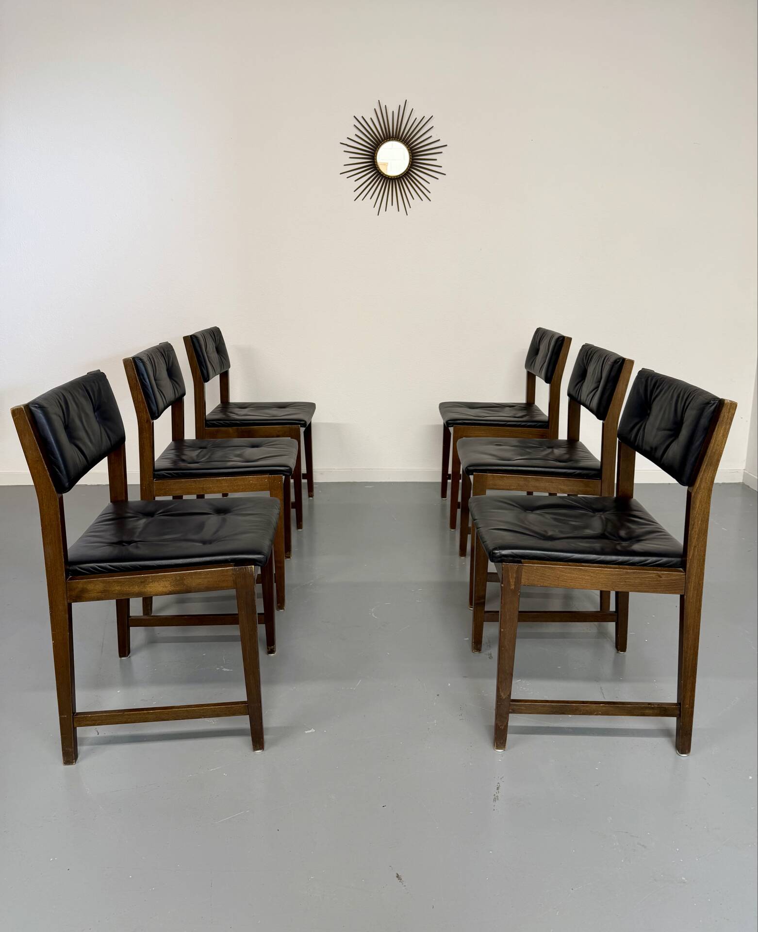 Lot of 6 Scandinavian design chairs in wood and black faux leather an70.
