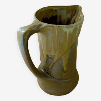 Art Nouveau pitcher for water, wine or beer in stoneware.