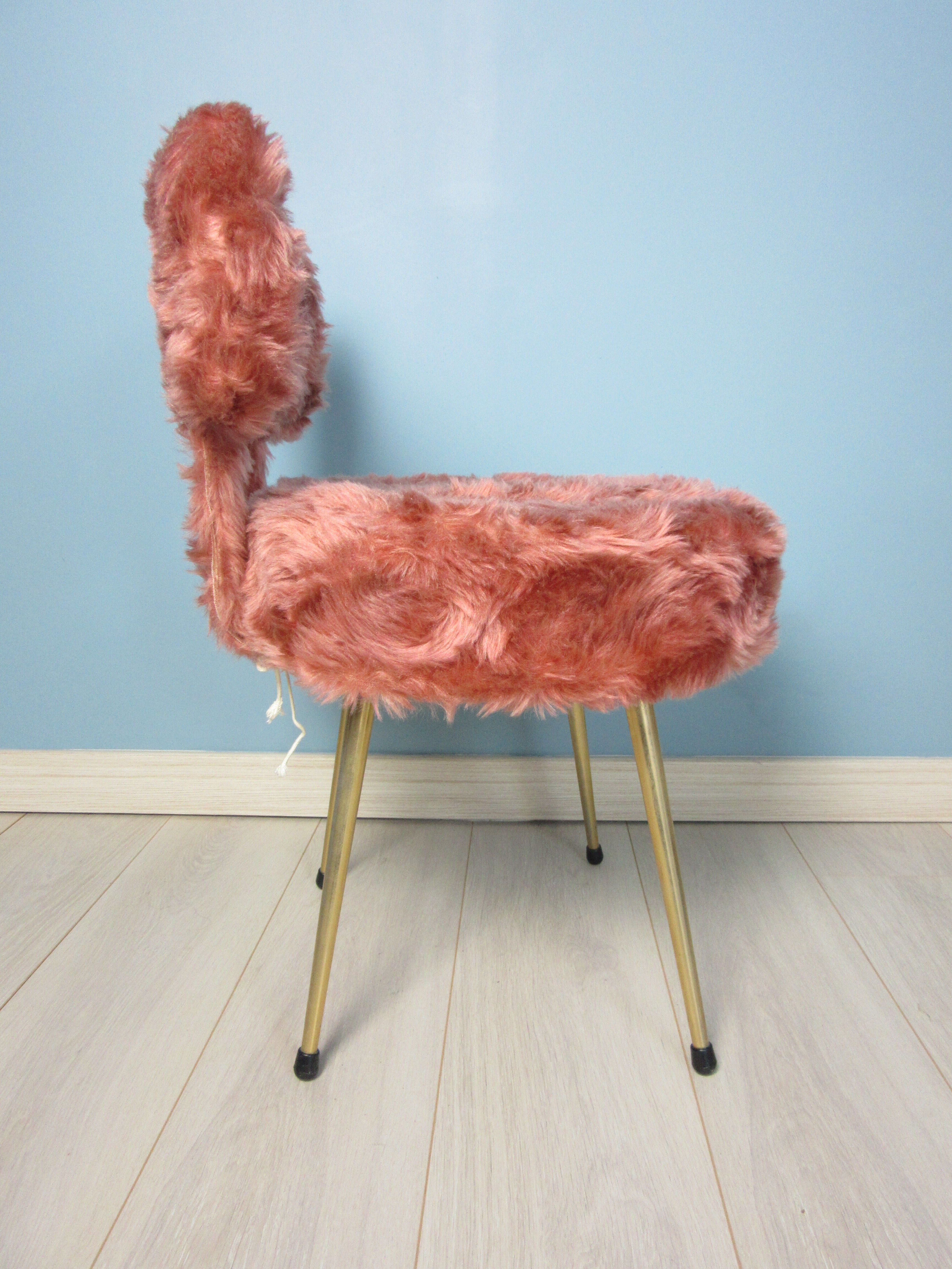 Pink moumoute chair