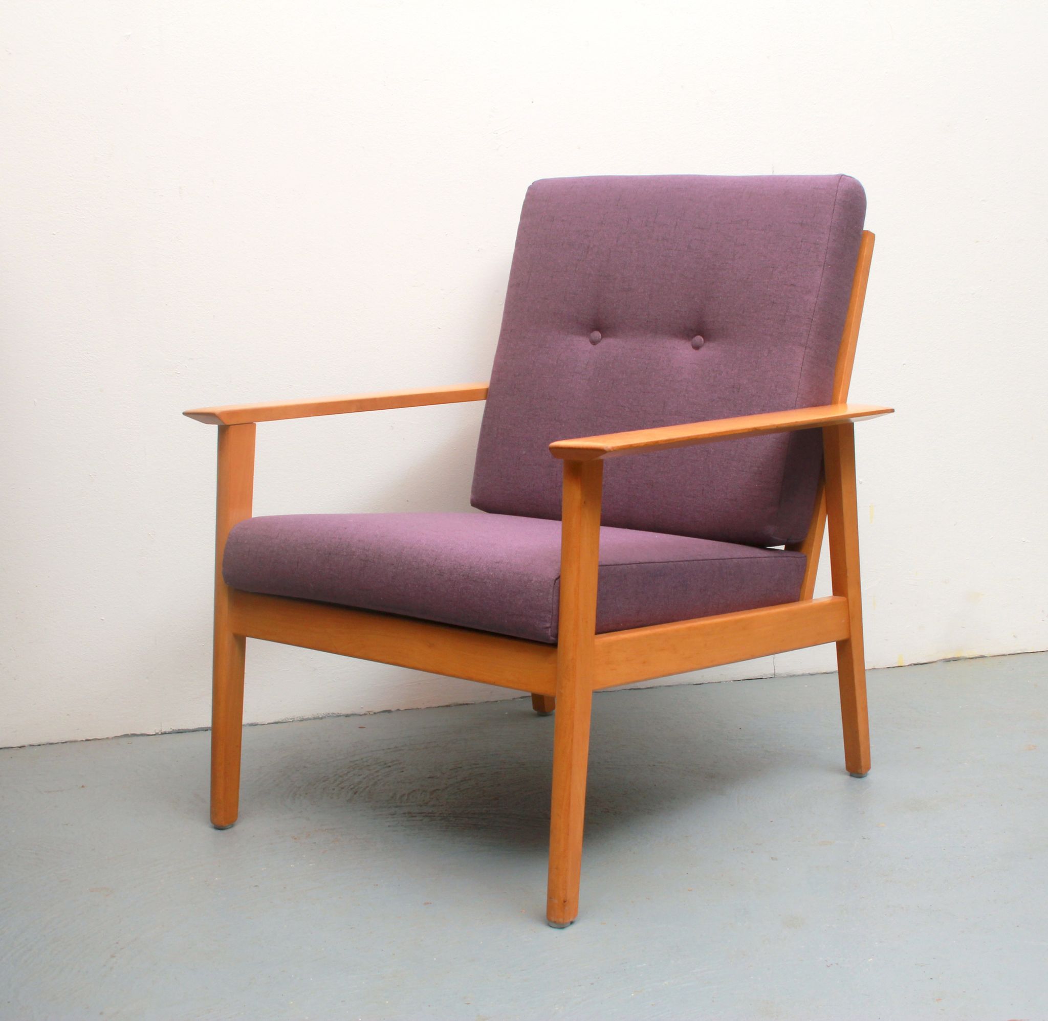 Fauteuil des années 1960 en violet