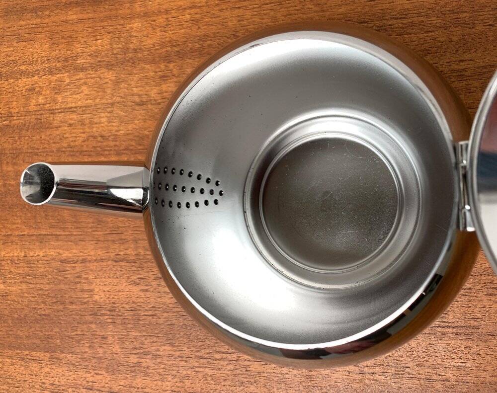 Postmodern Italian Bomb Teapot in Stainless Steel and Bakelite by Carlo Alessi for Alessi