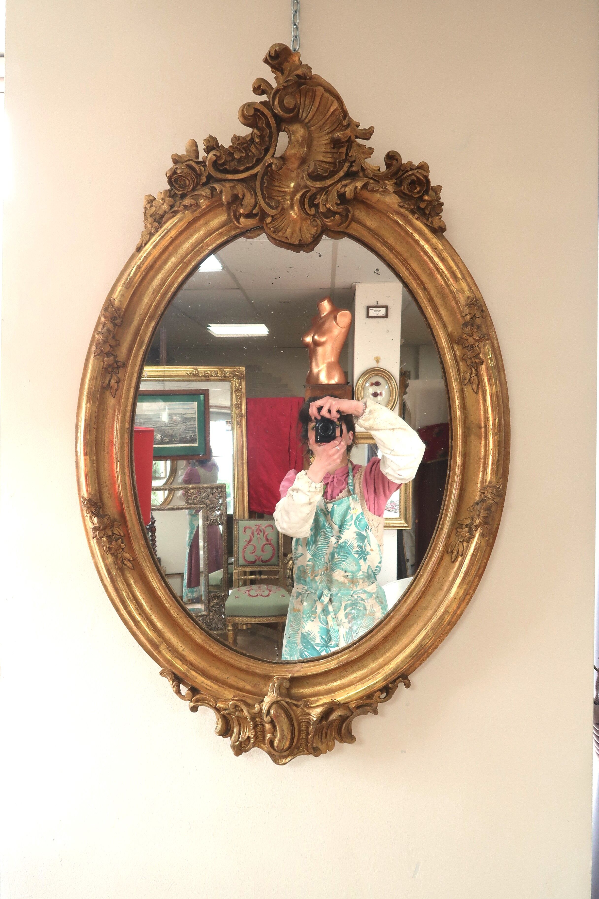 Oval mirror in gilded wood 98x63 cm