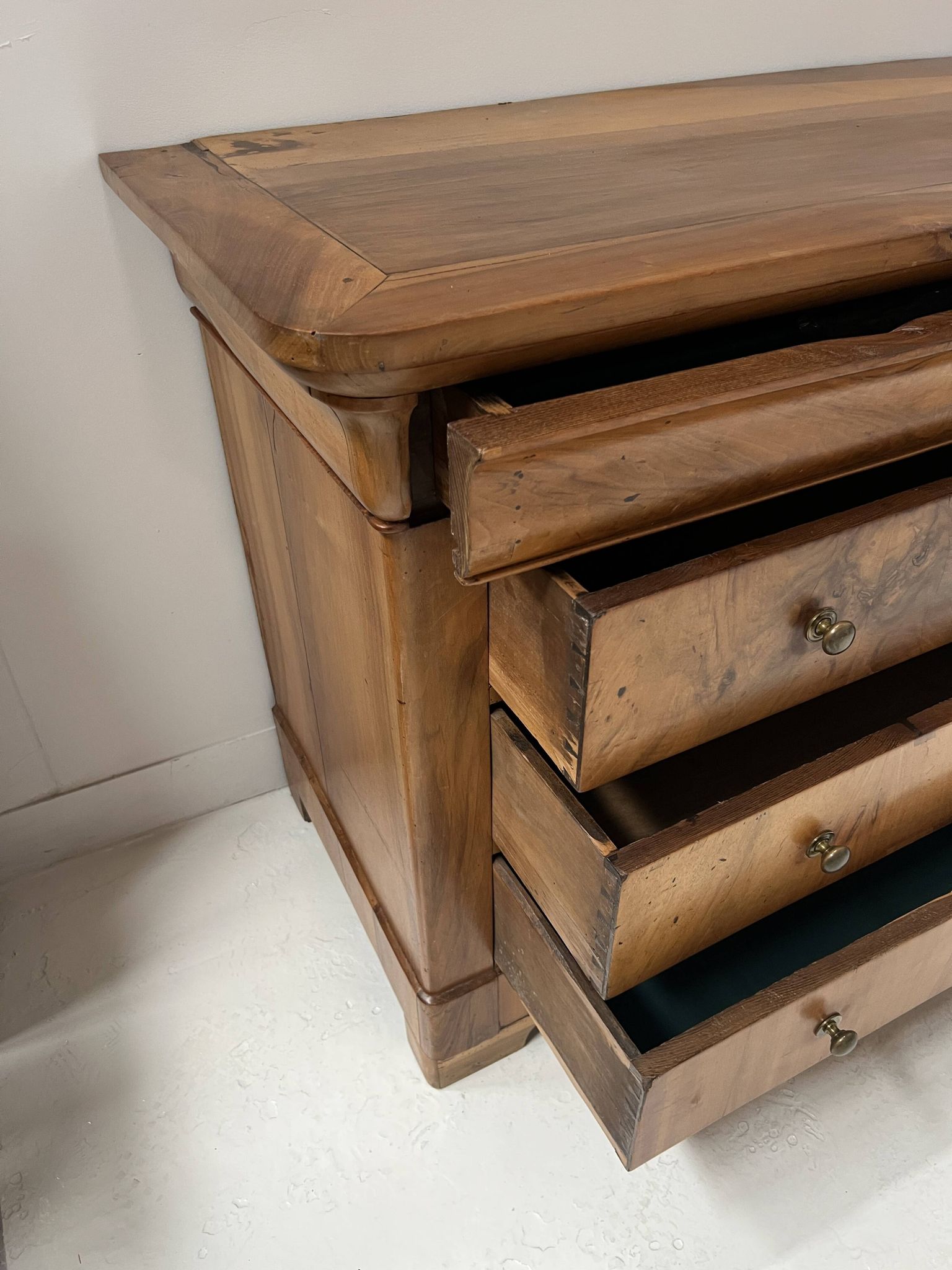 Louis Philippe chest of drawers in solid cherry wood, 19th century.