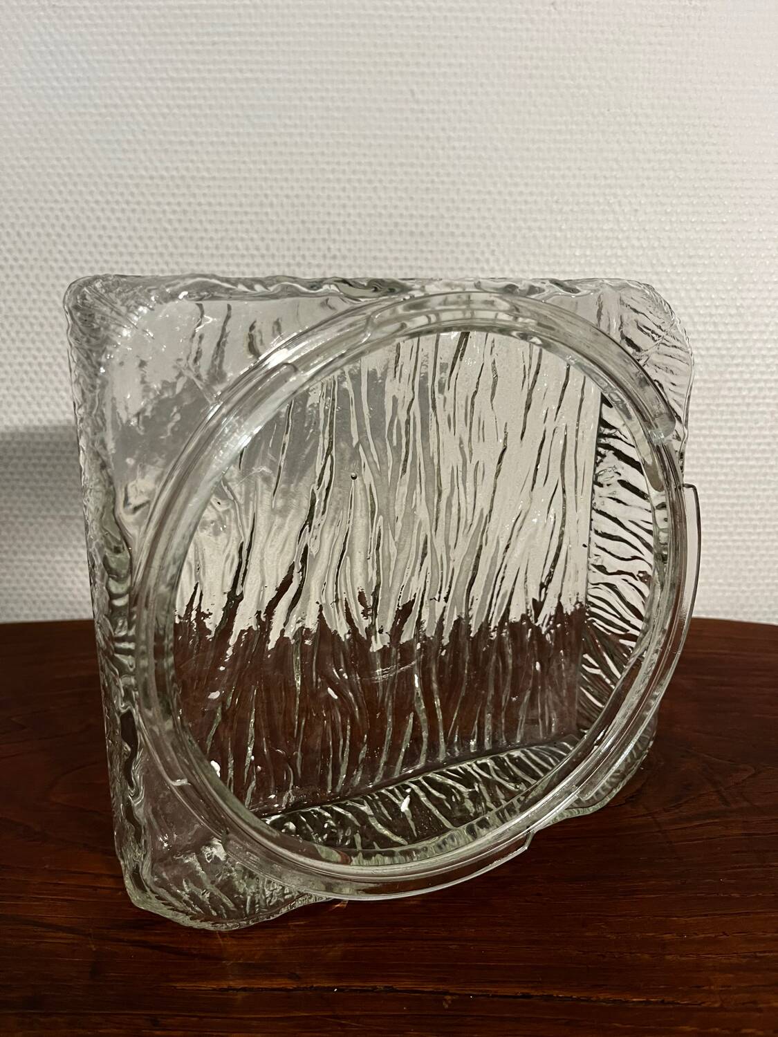 Chiseled glass pendant ceiling light