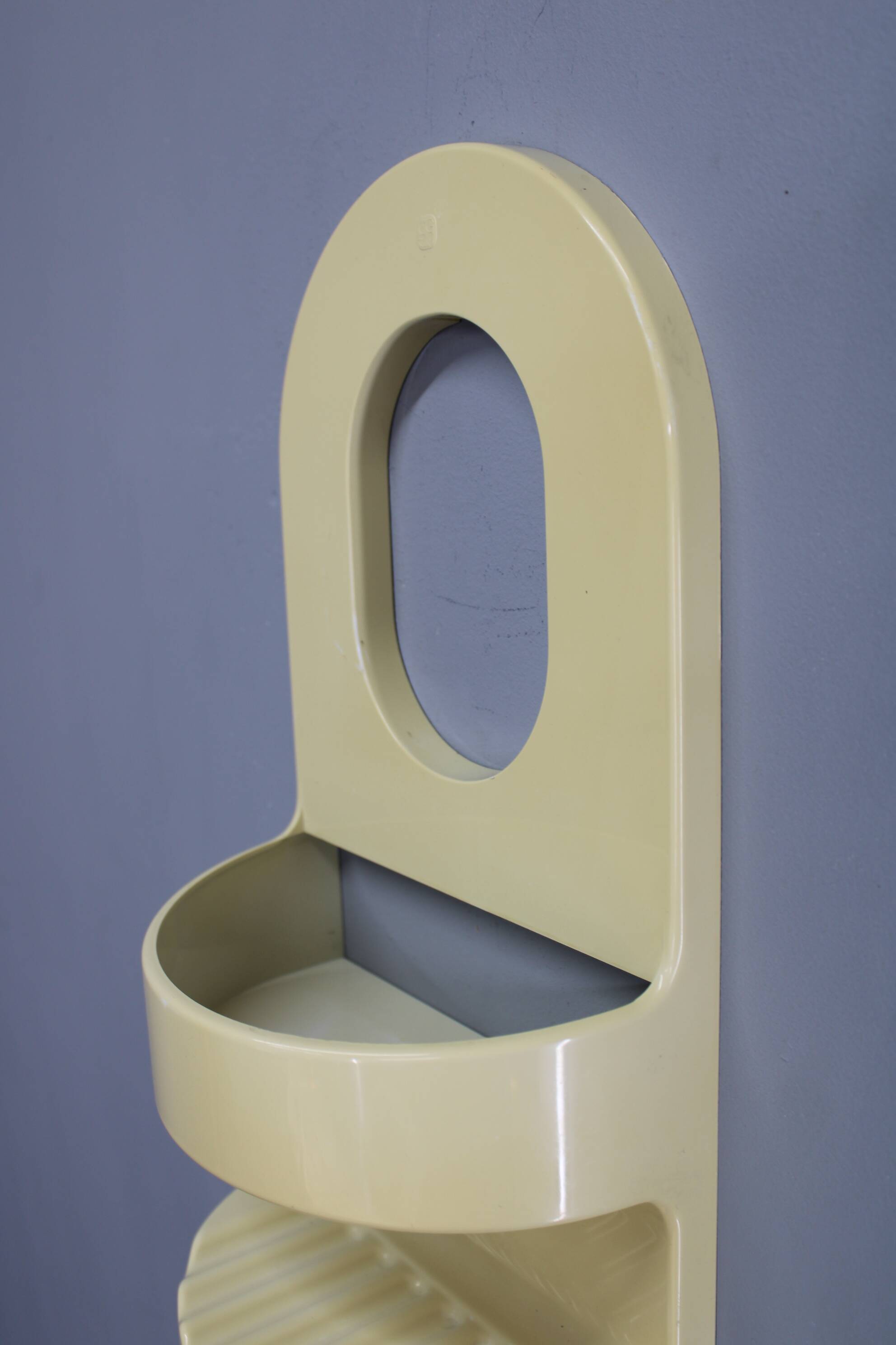 Mid-century Guzzini plastic bathroom shelf, Italy, 1970s