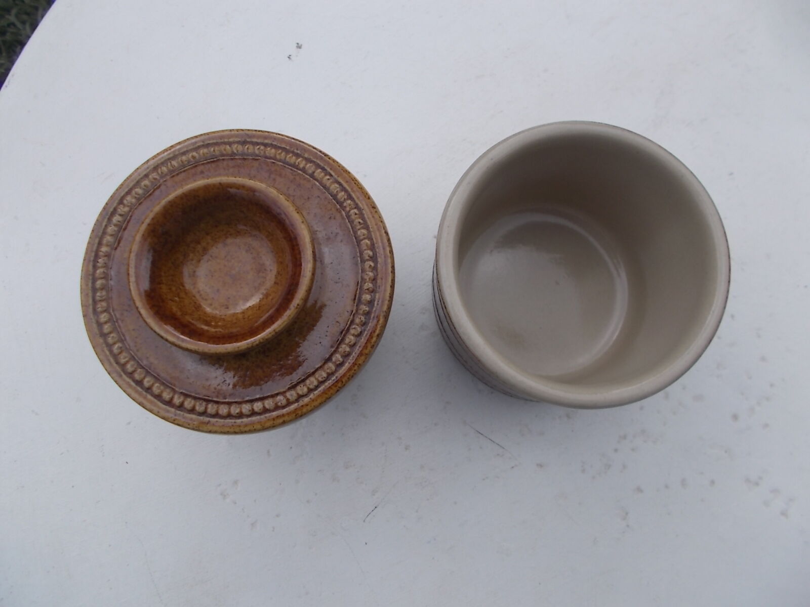 Water butter dish in Berry stoneware