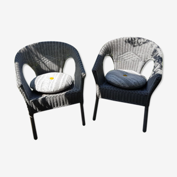 Paire de chaises en rotin entièrement rénovées avec un style moderne