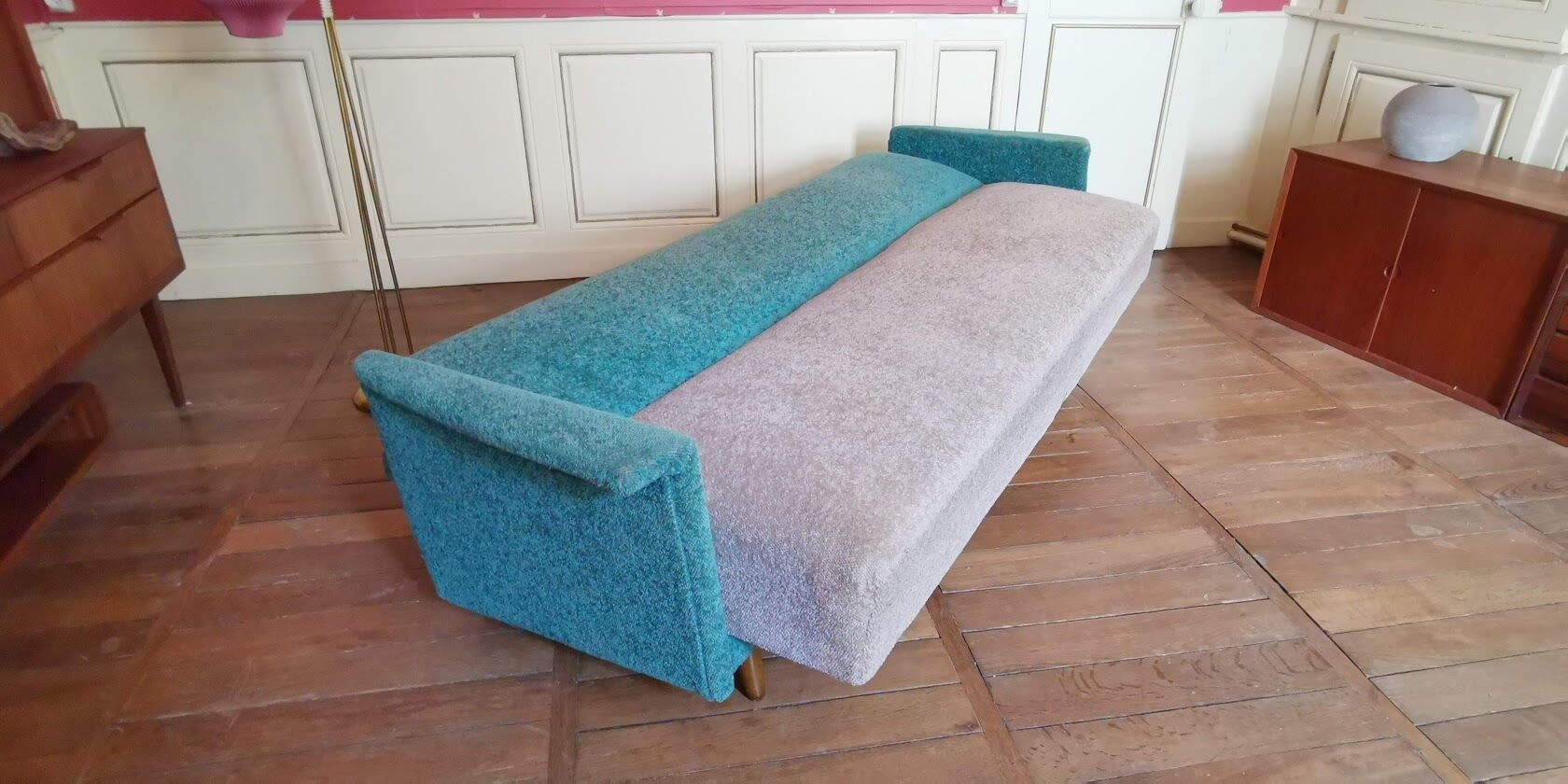Daybed convertible sofa from the 50s and 60s teddy fabrics in two colors Turquoise and beige