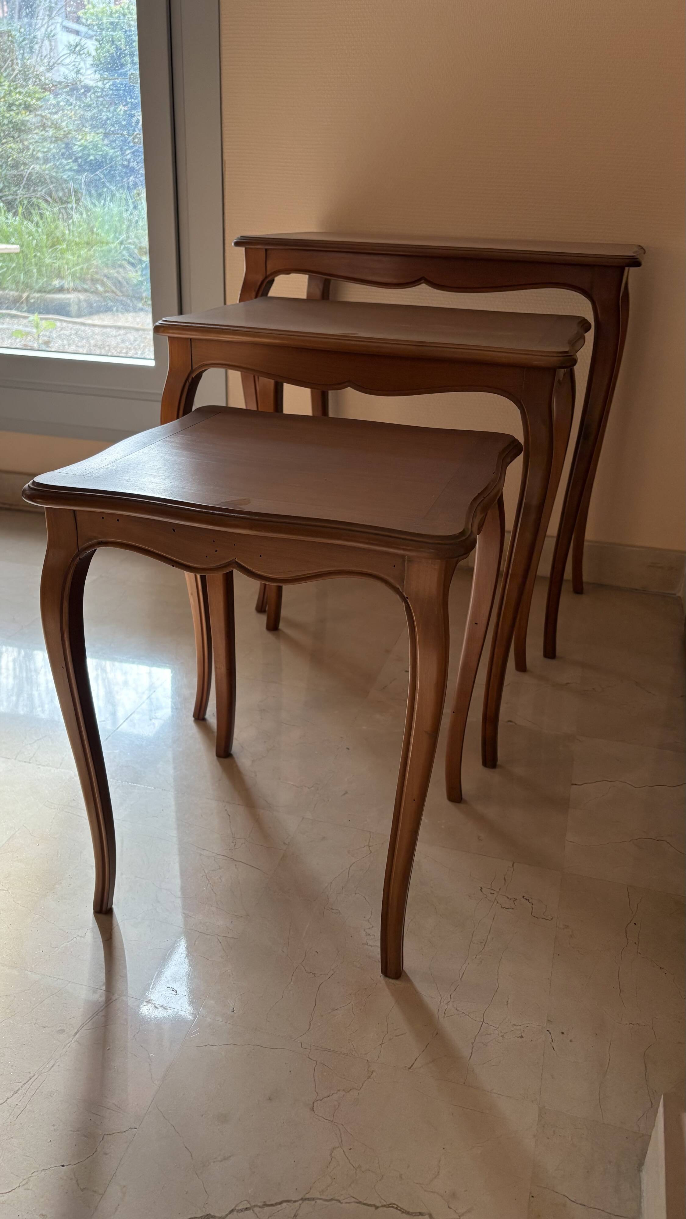 Set of 3 small nesting tables