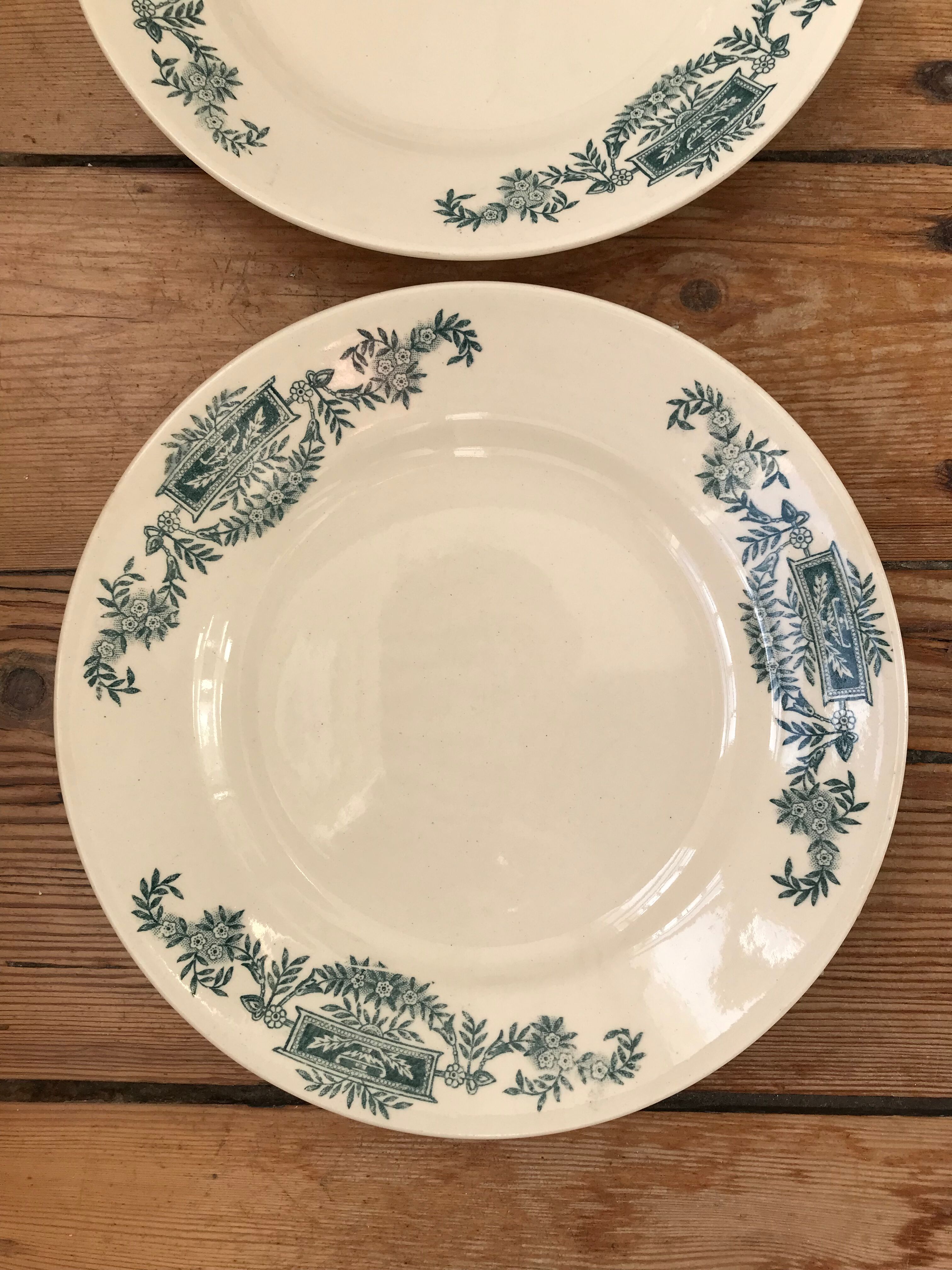 Series of 2 old flat plates "Longchamp"